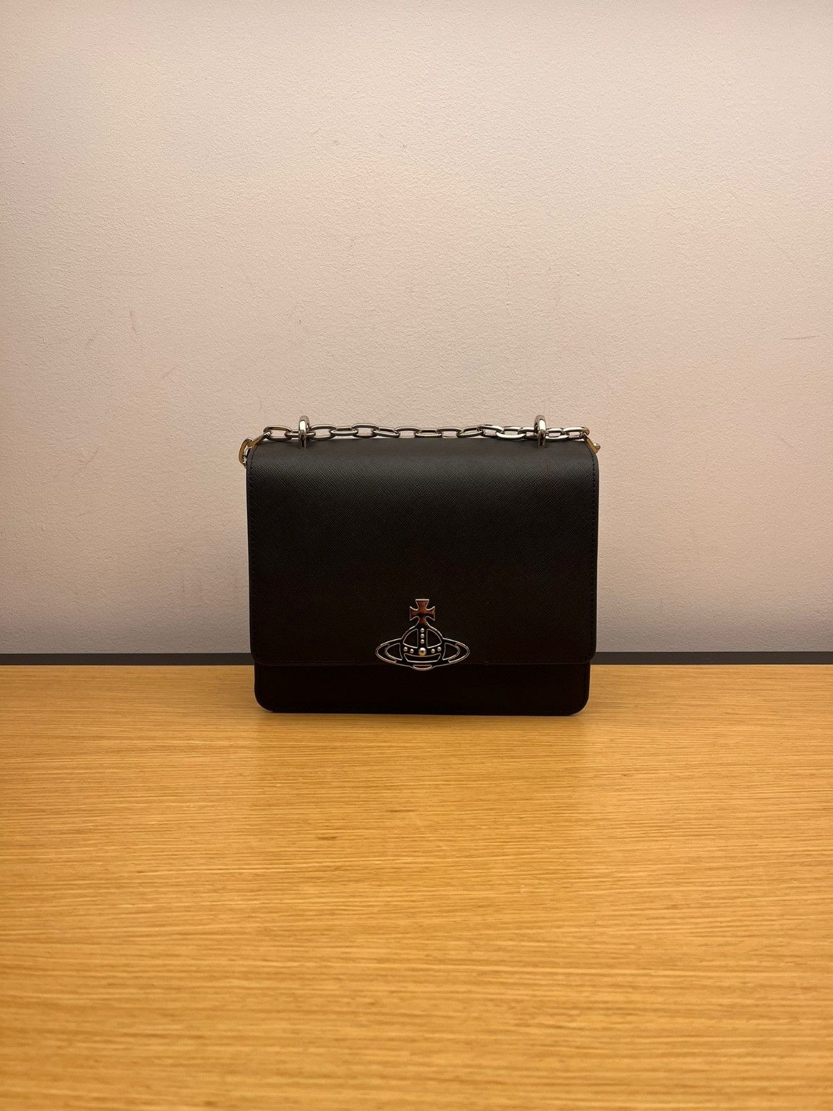 Vivienne Westwood o1f1d3z0625 Size: OS / Debbie Md Bag in Black Size ONE SIZE - 1 Preview