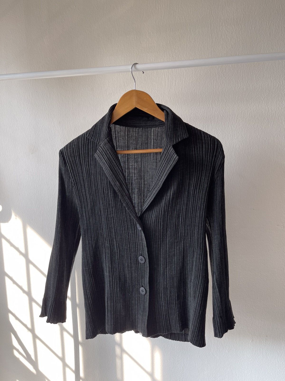 Issey Miyake × Pleats Please Issey Miyake 1996 Issey Miyake Fete Pleats Button Shirt Size US M / EU 48-50 / 2 - 3 Thumbnail