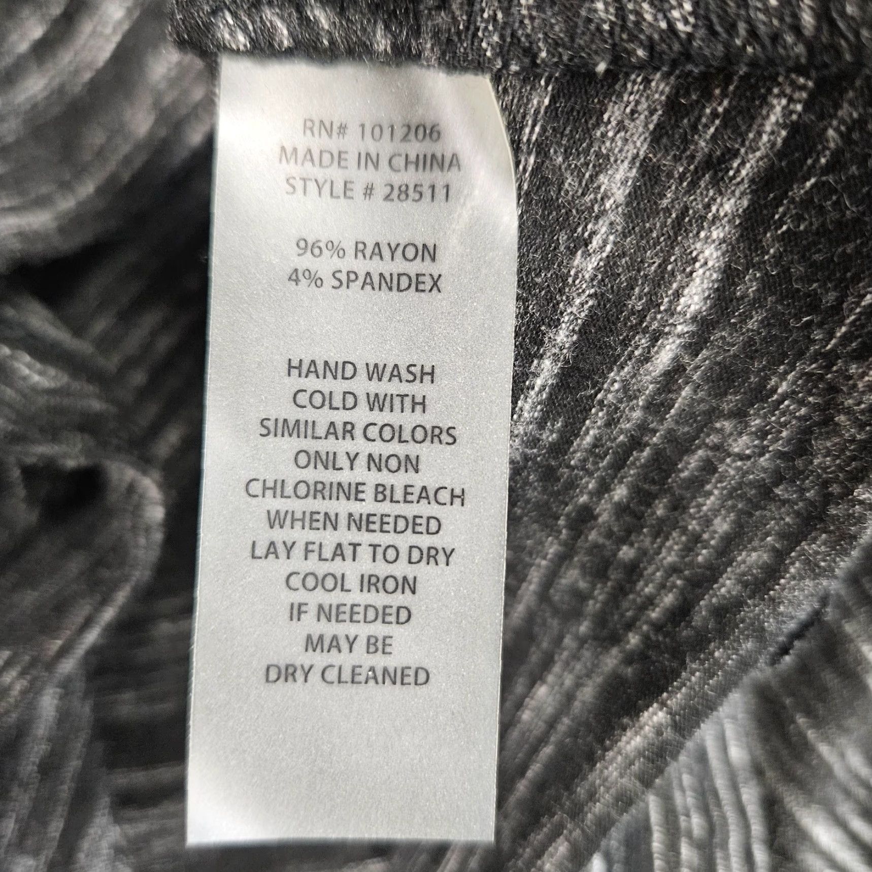 Soft Surroundings Soft Surroundings Kate knotted tunic Blouse Womens M Black Rayon Blend V-Neck Long Sleeve Shirt Men/Women none Size M / US 6-8 / IT 42-44 - 5 Thumbnail