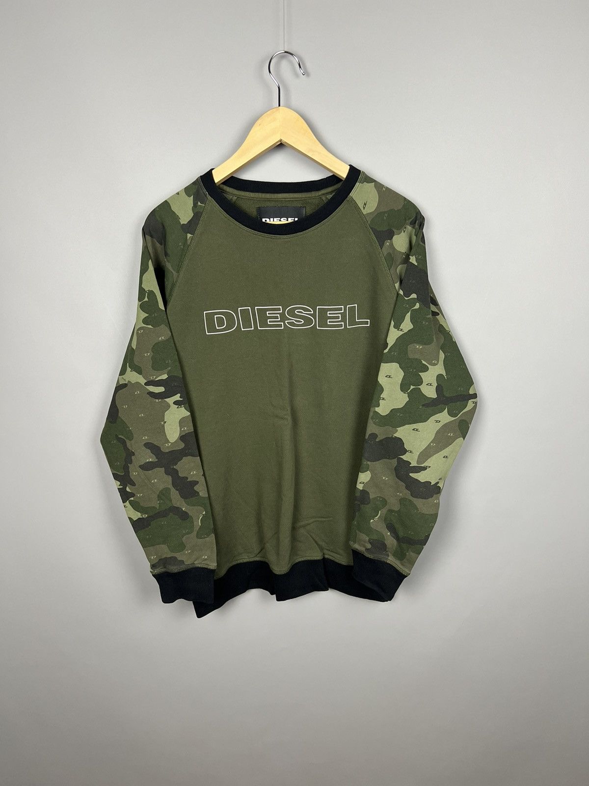Diesel (M) DIESEL camo momogram sleeves sweatshirt Size US M / EU 48-50 / 2 - 1 Thumbnail