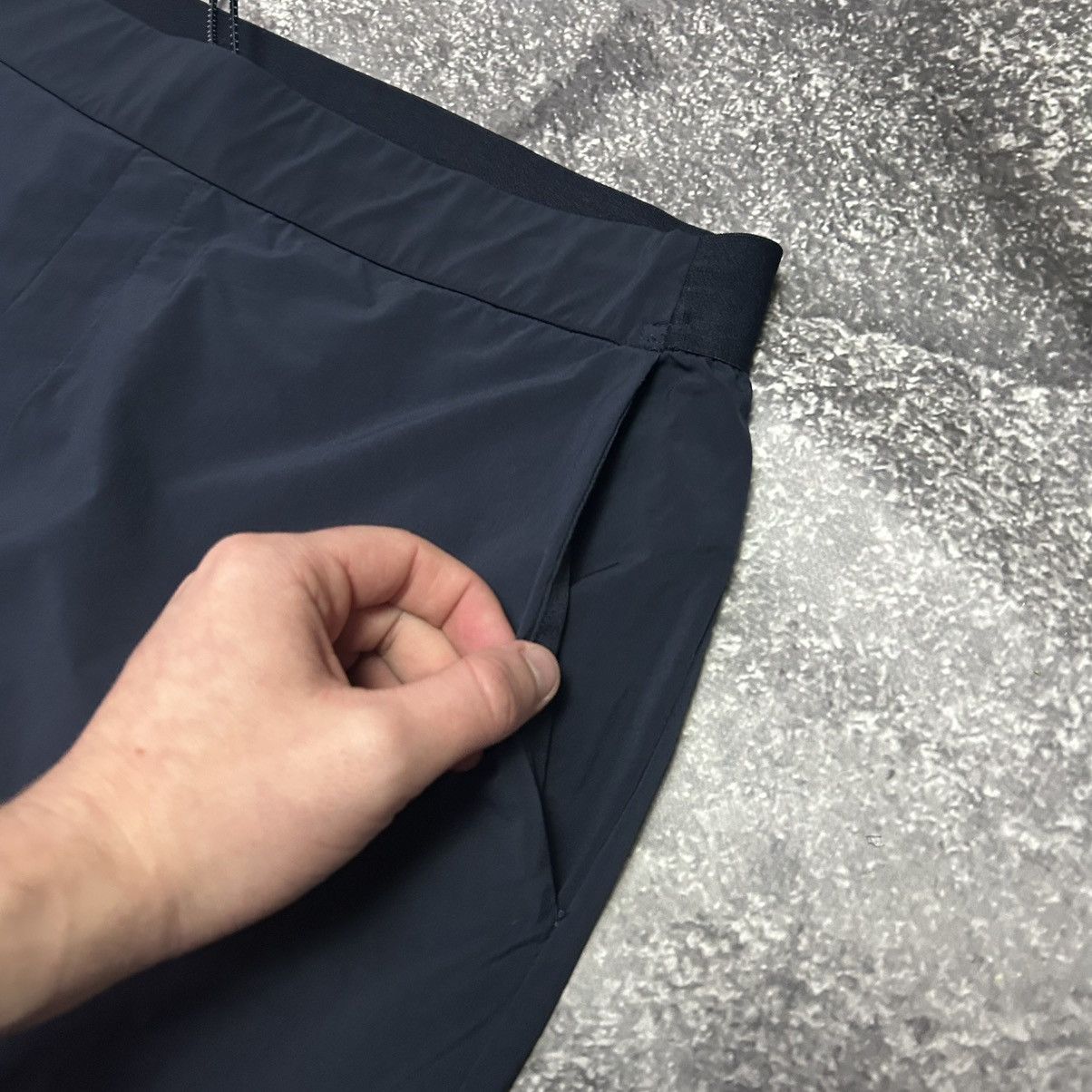 Reiss Designer Reiss x Castore Basic nylon sport pants size L Size US 34 / EU 50 - 6 Thumbnail