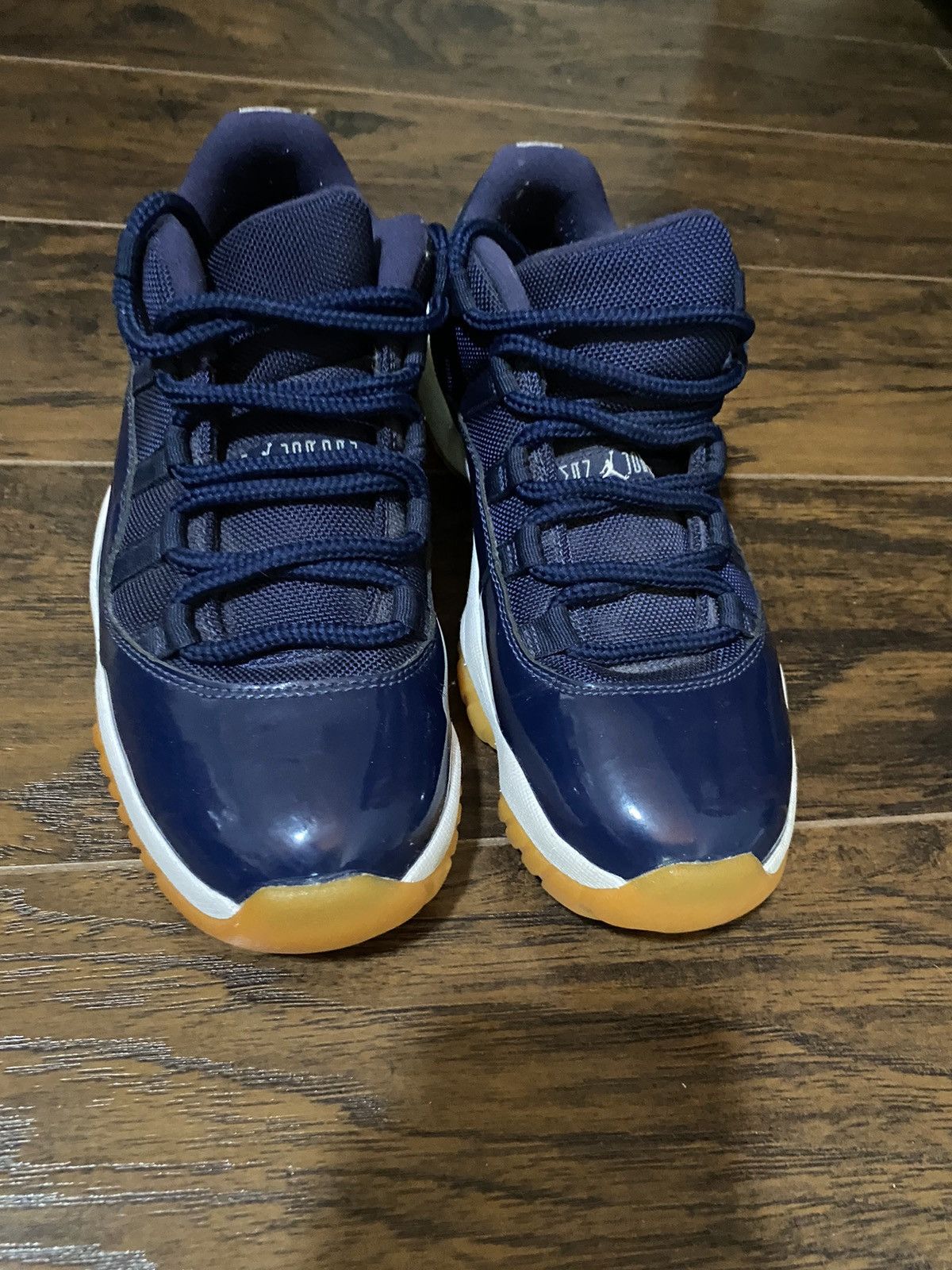 Jordan Brand Jordan 11 navy gum low (2016) Size US 8 / EU 41 - 3 Thumbnail