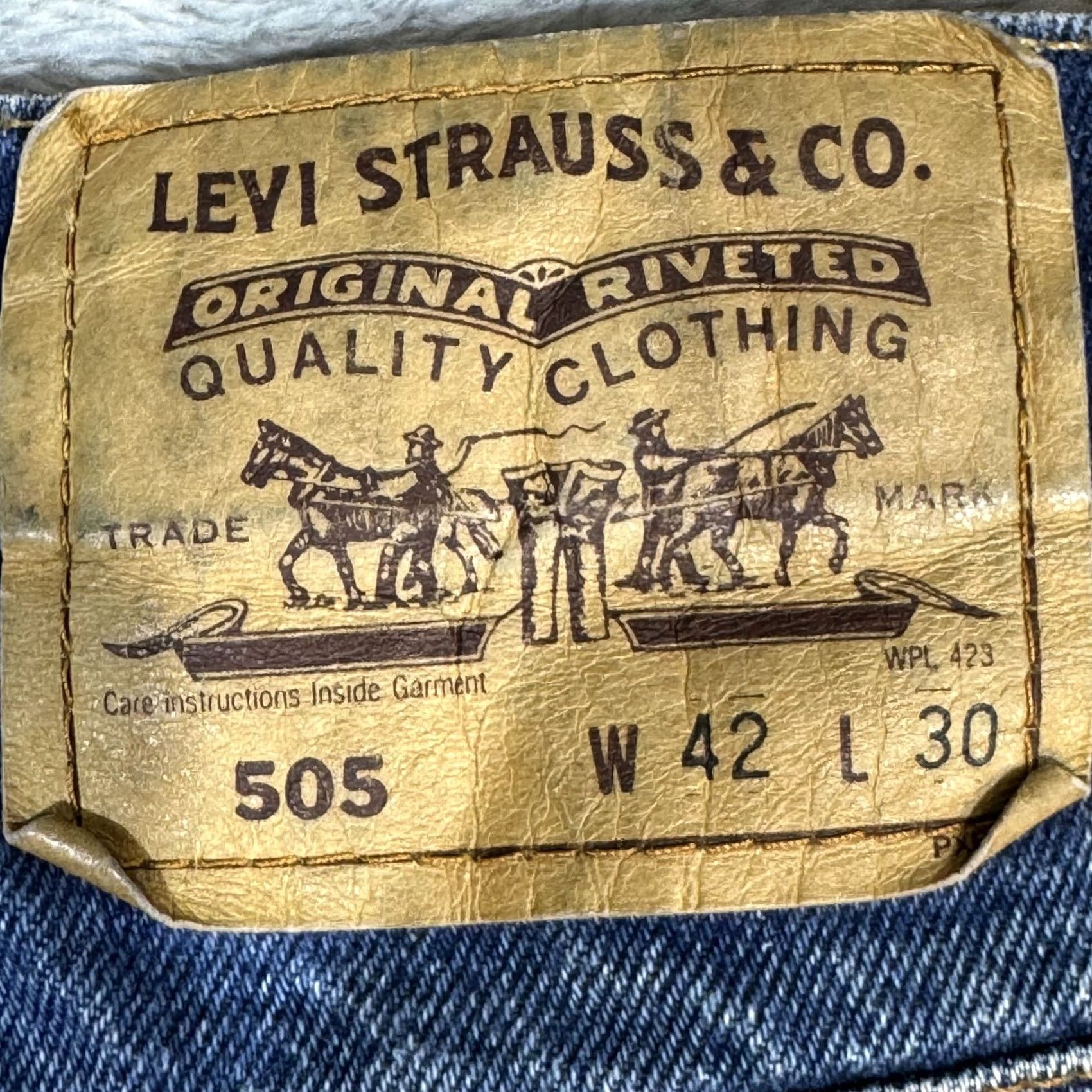 Levi's VINTAGE Levi's 505 Jeans Mens 42x30 Blue Denim Medium Wash 90s Relaxed Fit Regular 5-Pocket Zipper Fly Mens Jeans Size US 42 / EU 58 - 4 Thumbnail