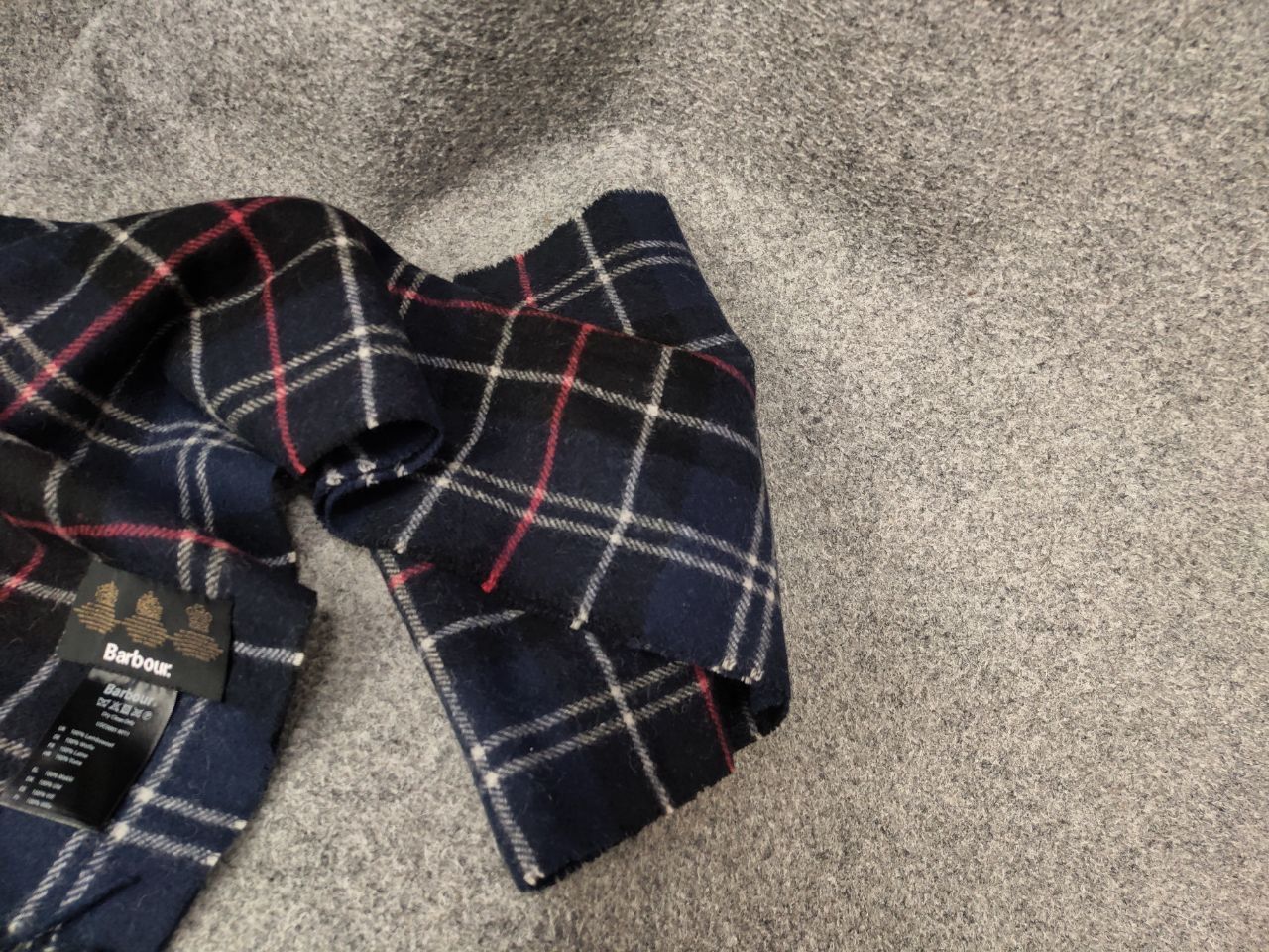 Barbour Barbour Classic woolen scarf in a dark blue check Unisex Size ONE SIZE - 11 Thumbnail
