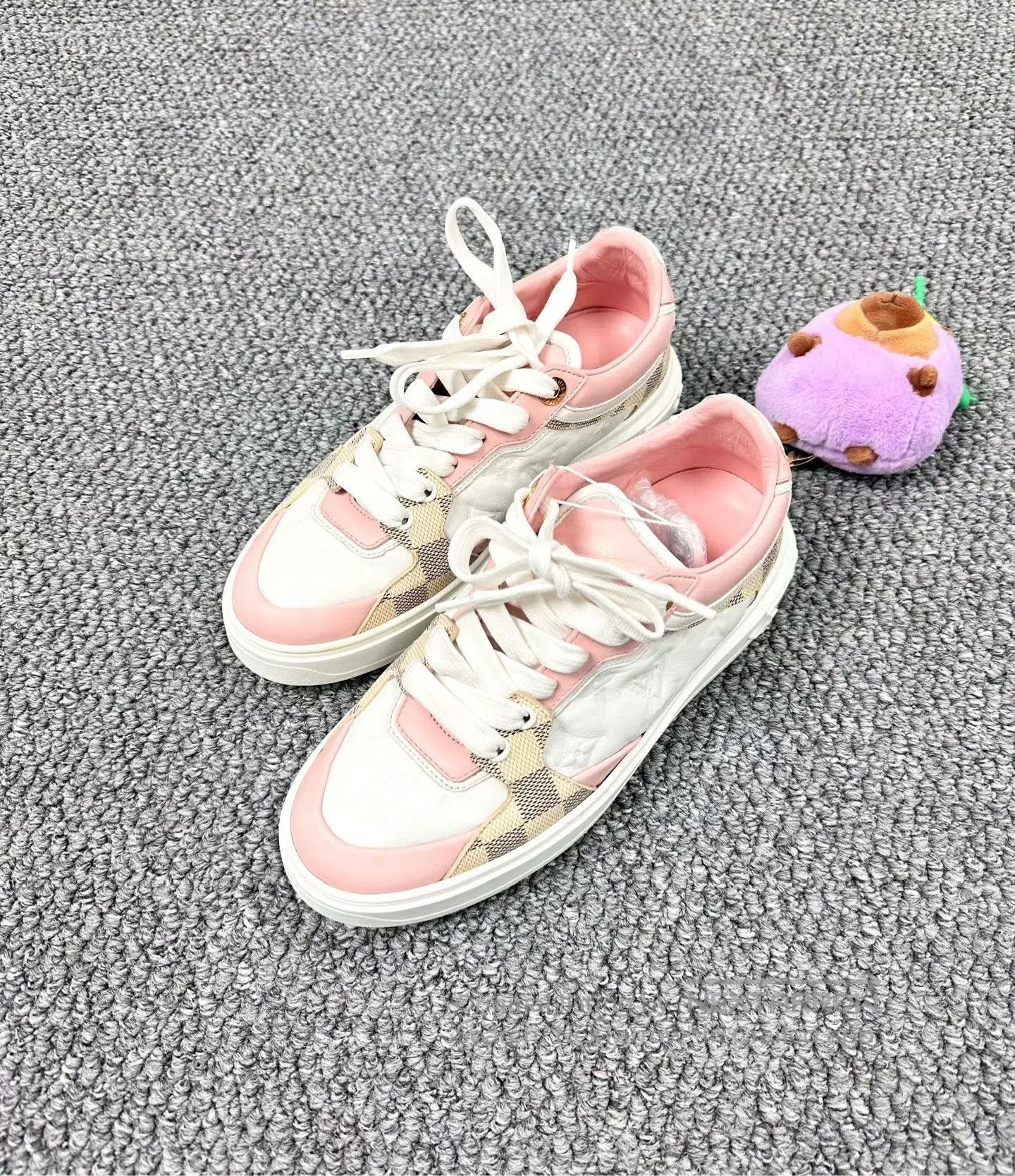 Louis Vuitton Louis Vuitton White and pink textured logo platform shoes| Size US 6 / IT 36 - 2 Thumbnail