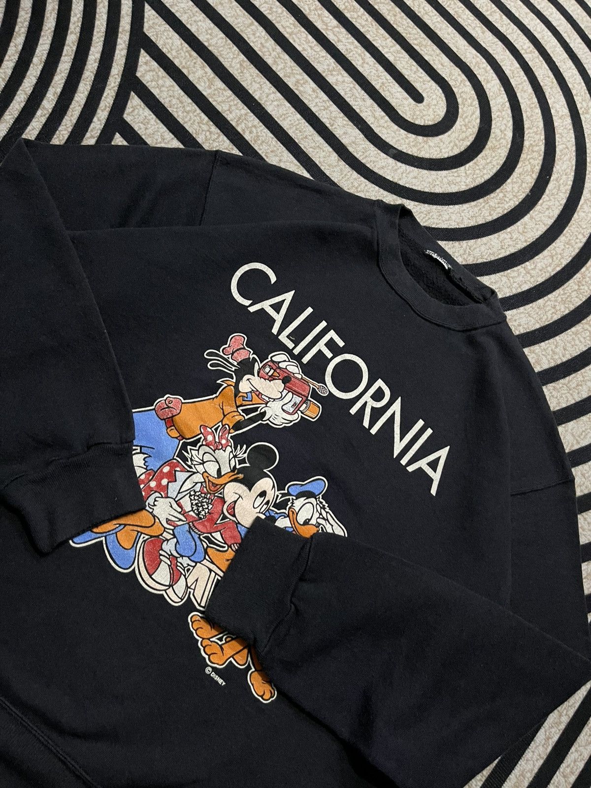 Disney 90s MICKEY MOUSE FAMILY CALIFORNIA SWEATSHIRT RARE Size US L / EU 52-54 / 3 - 7 Thumbnail