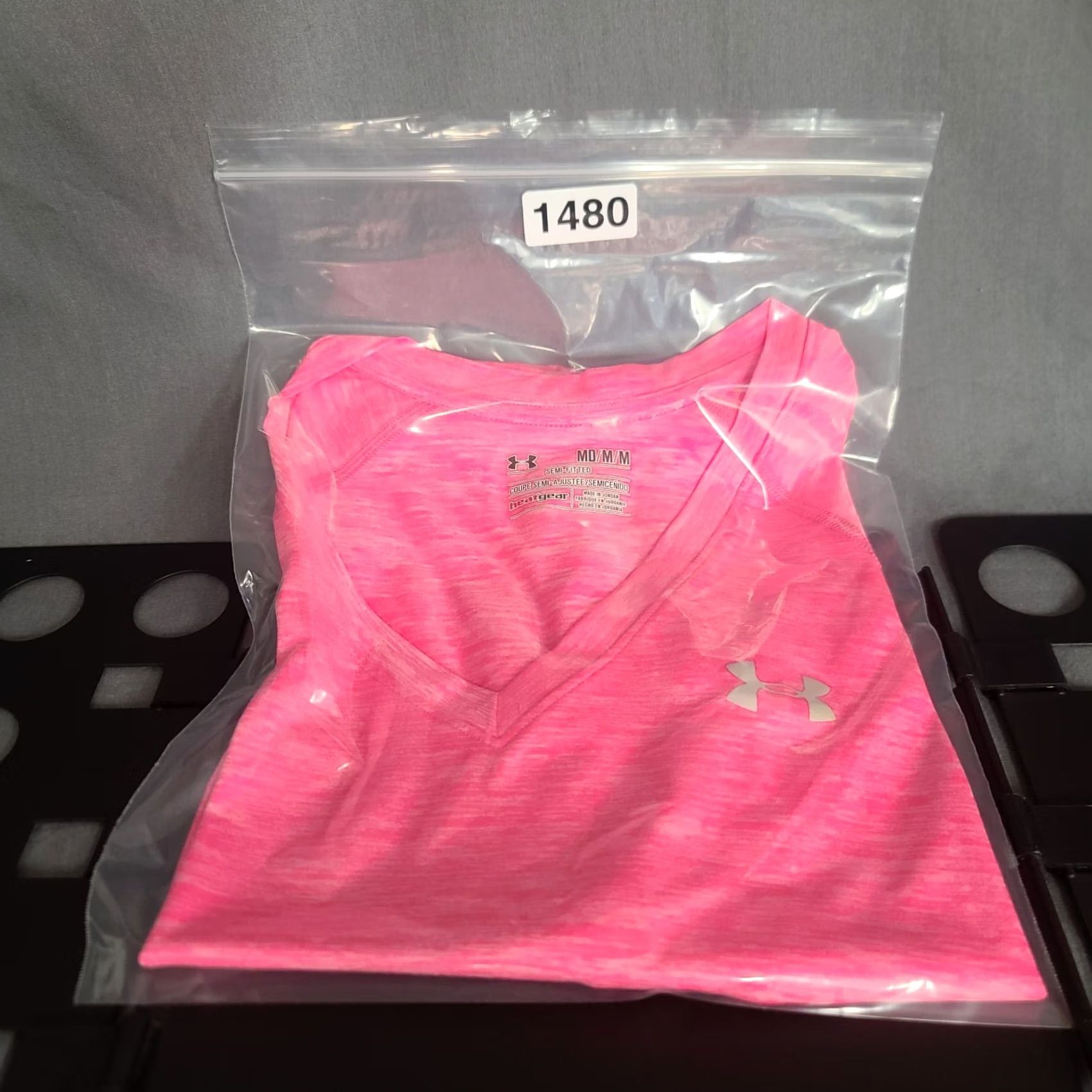 Under Armour Under Armour Shirt Womens M Slim HeatGear Short Sleeve V-Neck Pullover Size M / US 6-8 / IT 42-44 - 8 Thumbnail