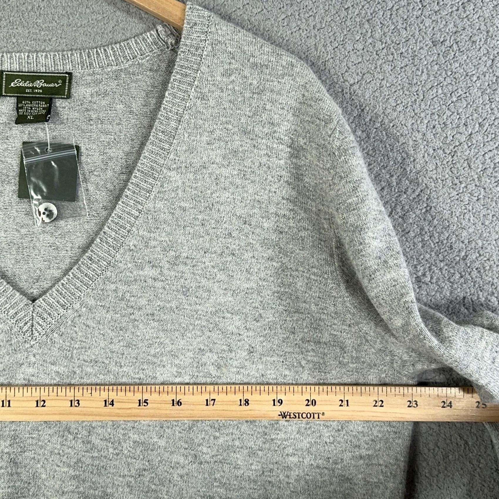 Eddie Bauer VINTAGE Eddie Bauer Sweater Womens XL Gray Cotton Angora Blend Shell Buttons Size XL / US 12-14 / IT 48-50 - 7 Thumbnail