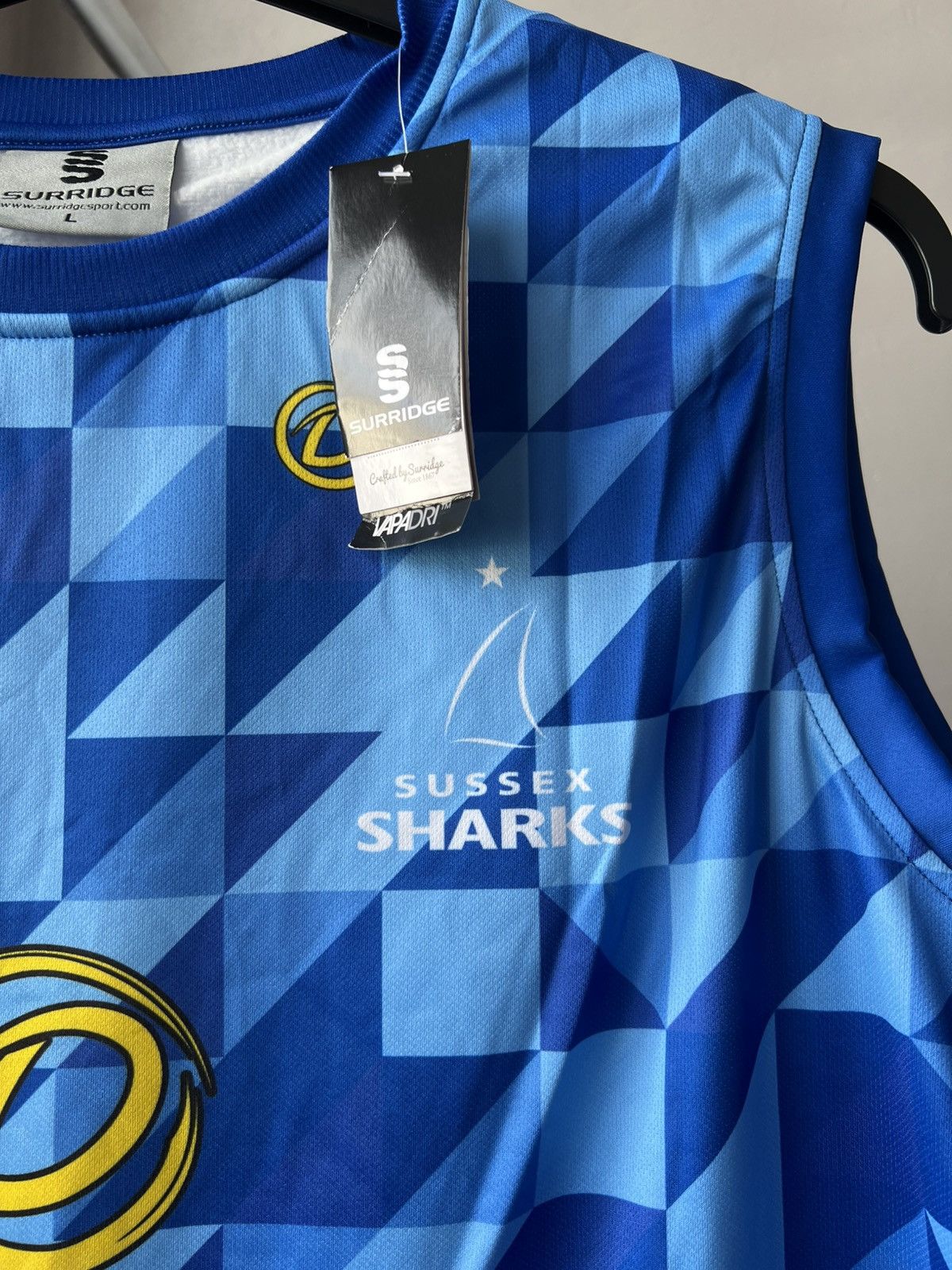 Other NWT 2022/23 SUSSEX SHARKS CRICKET DESEGN JERSEY WEST SIZE L Size US L / EU 52-54 / 3 - 4 Thumbnail