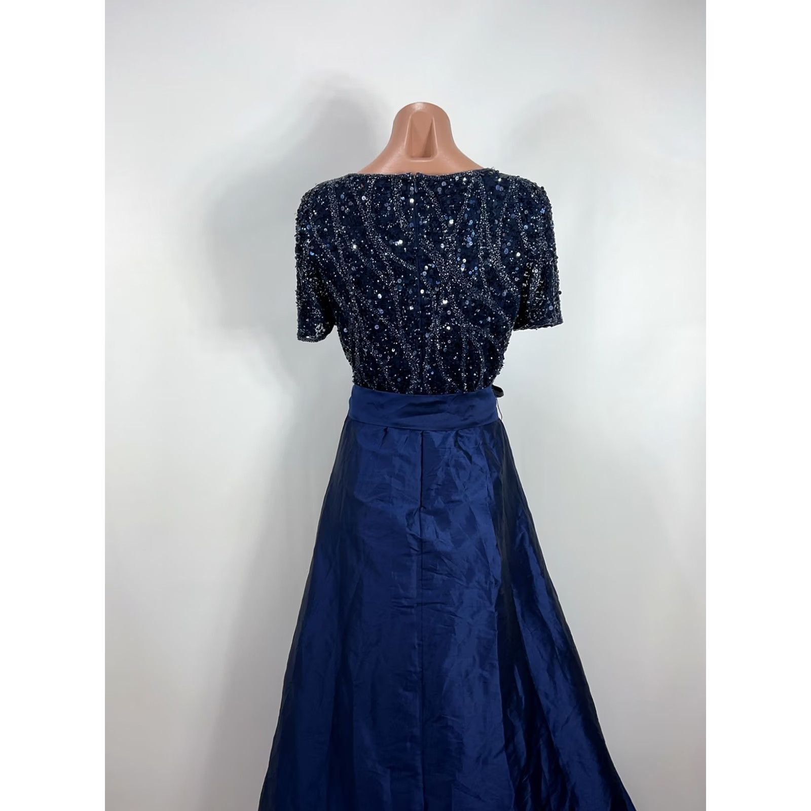 Vintage VINTAGE Pisarro Nights Sequin Bodice Gown Navy Blue Ball Gown Maxi Dress Womens SZ 8 Slim Fit & Flare Satin Cap Sleeve Crew Neck NWT Size M / US 6-8 / IT 42-44 - 6 Thumbnail
