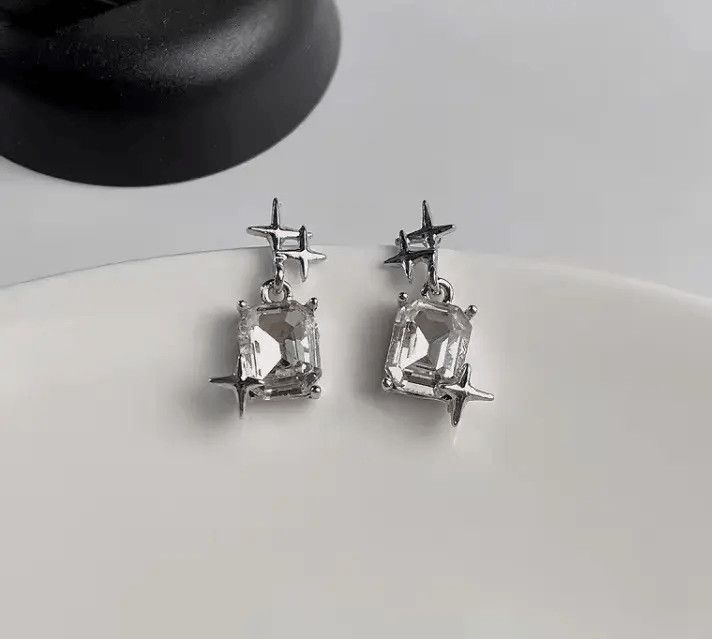 Jewelry Y2K Cyber Starburst Earrings - Silver Cyber-Minimalist Studs Size ONE SIZE - 1 Thumbnail
