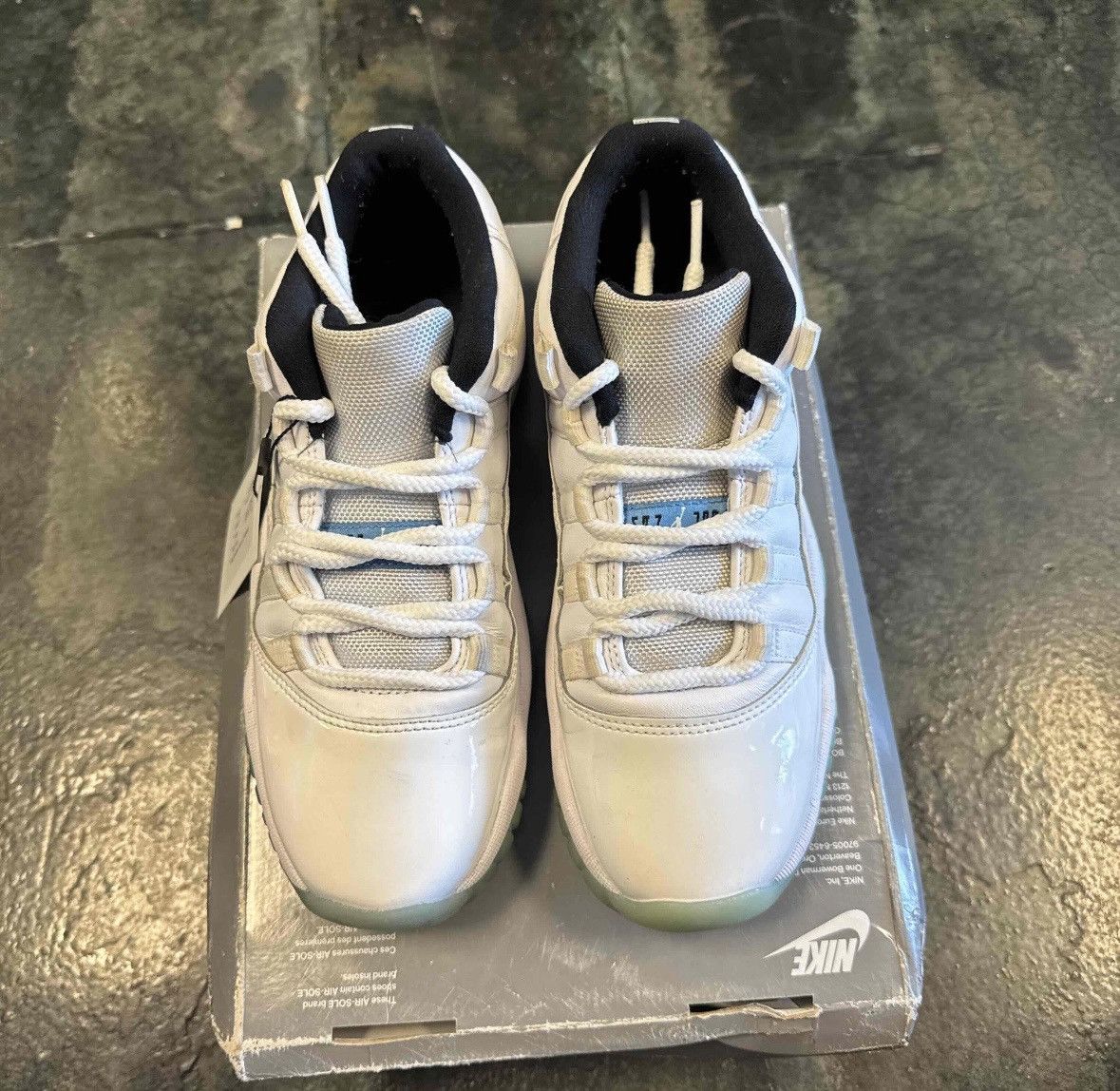 Nike Jordan 11 Legend Blue Low Size US 6.5 / EU 39-40 - 3 Thumbnail