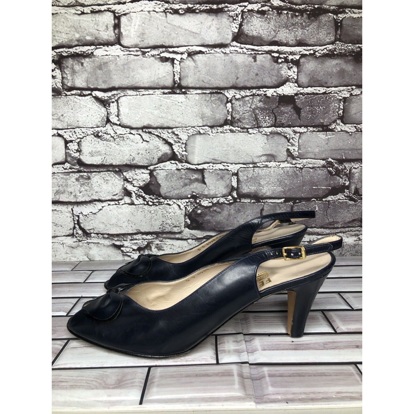 Salvatore Ferragamo Salvatore Ferragamo Navy Blue Leather Bow Peep Toe Heels Wom Size US 9 / IT 39 - 15 Thumbnail