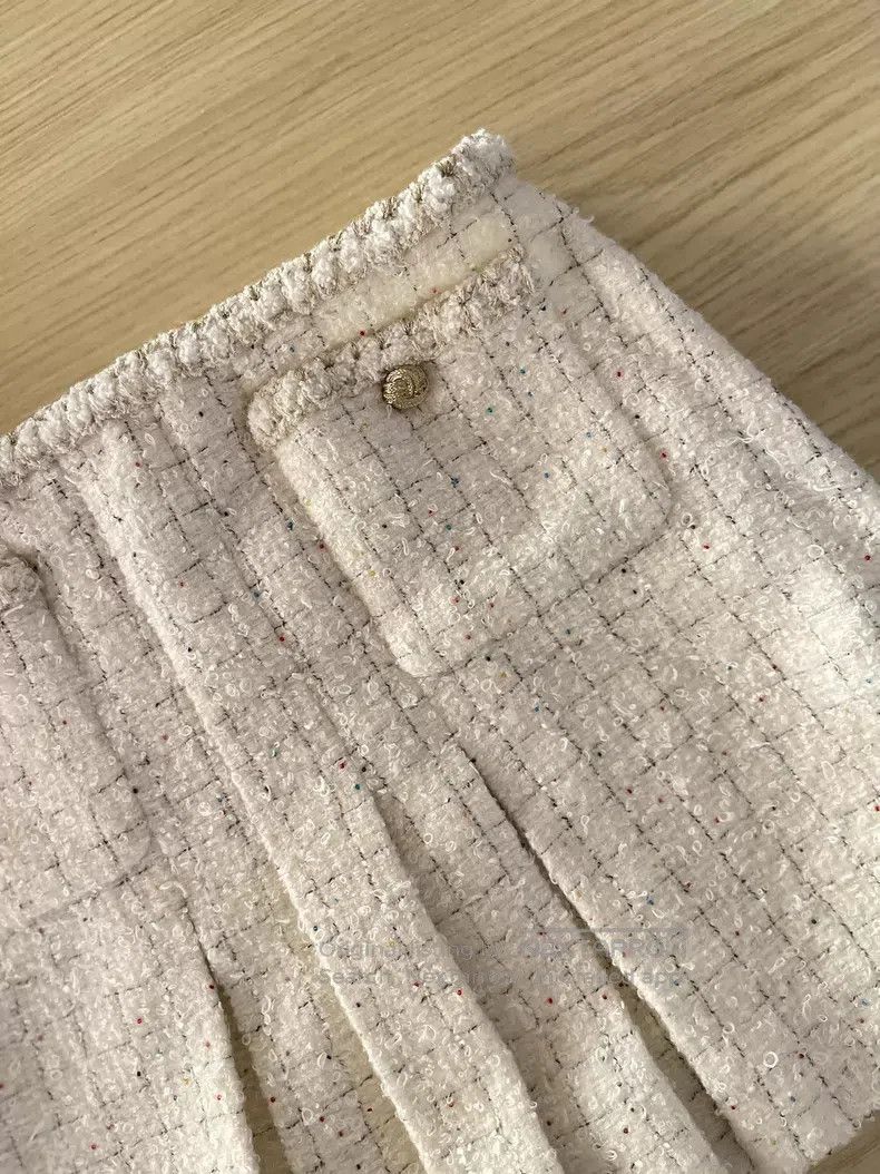 Chanel Chanel 25a Hangzhou series popular white buckle skirt Size 42" / US 20 - 4 Thumbnail