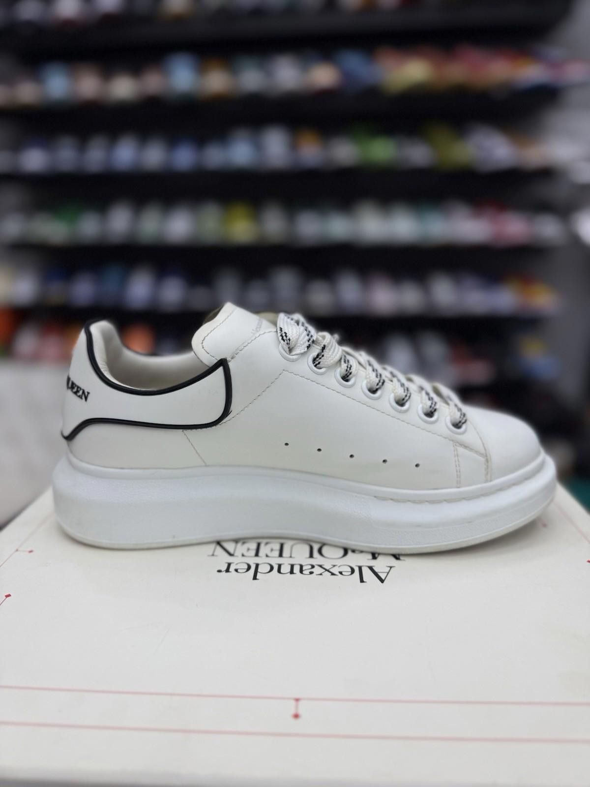 Alexander McQueen Alexander McQueen Women's Oversized Sneakers 38.5EU/8.5US Size US 8.5 / IT 38.5 - 7 Thumbnail