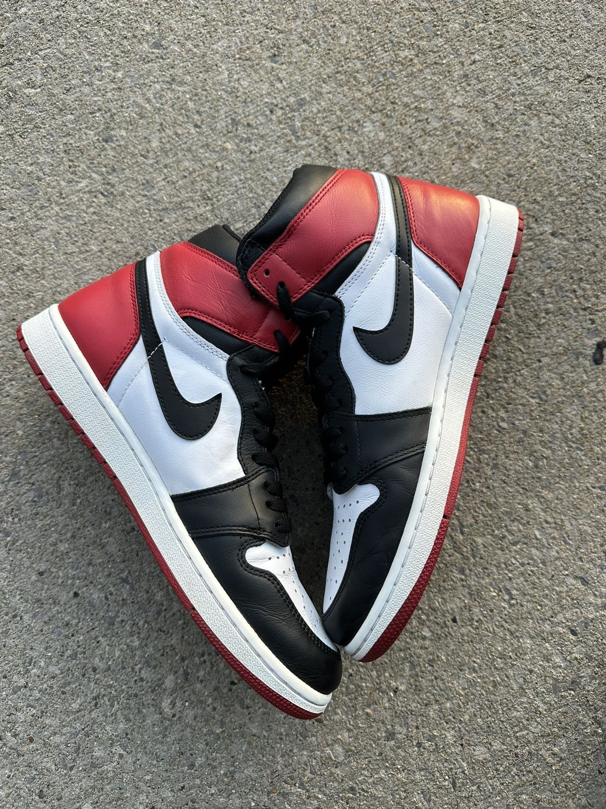 Jordan Brand Air Jordan 1 Retro High OG Black Toe size 10.5 Size US 10.5 / EU 43-44 - 2 Thumbnail