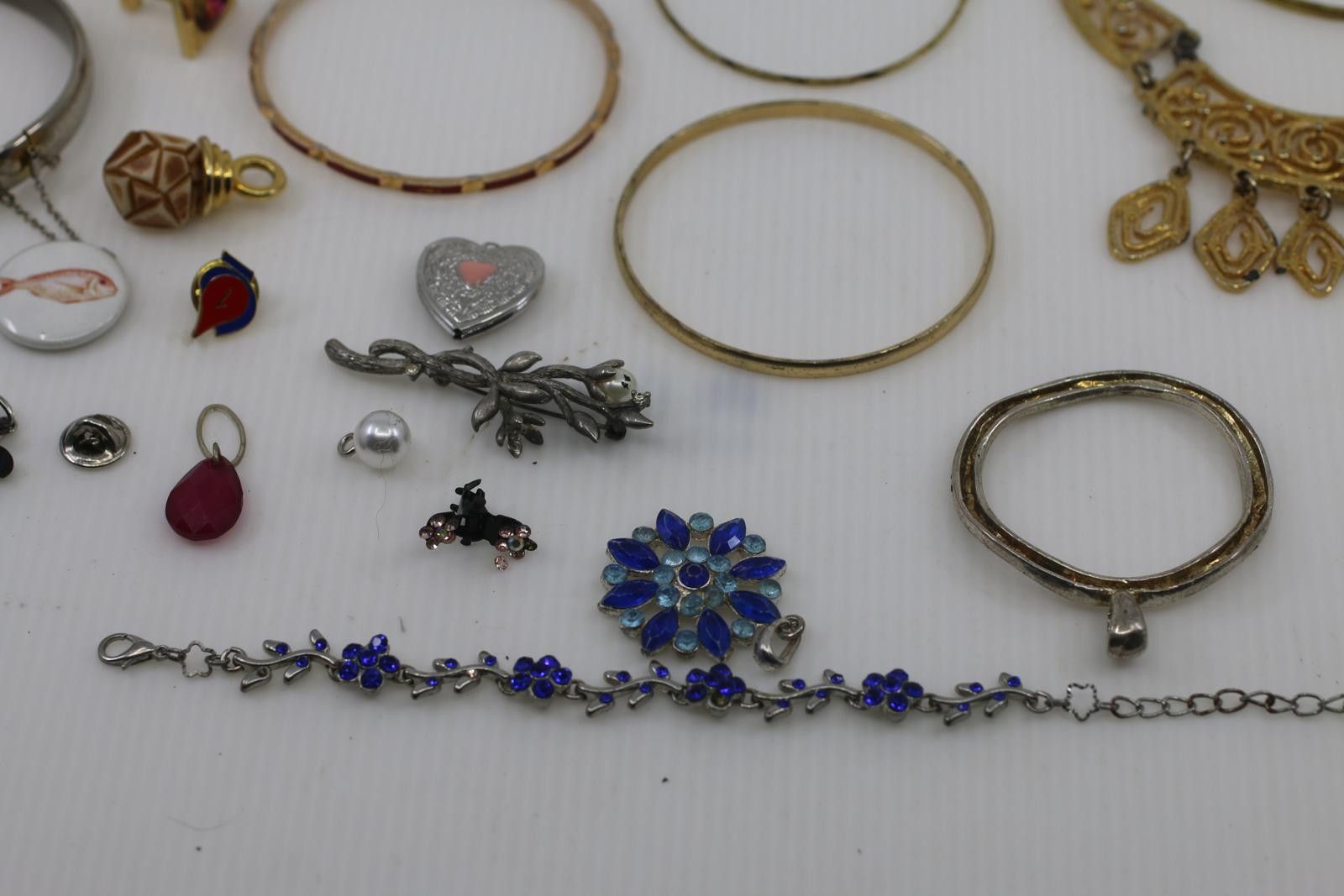 The Unbranded Brand Vintage Jewelry Lot Bracelets, Pendants & Necklace Mixed Size ONE SIZE - 12 Thumbnail