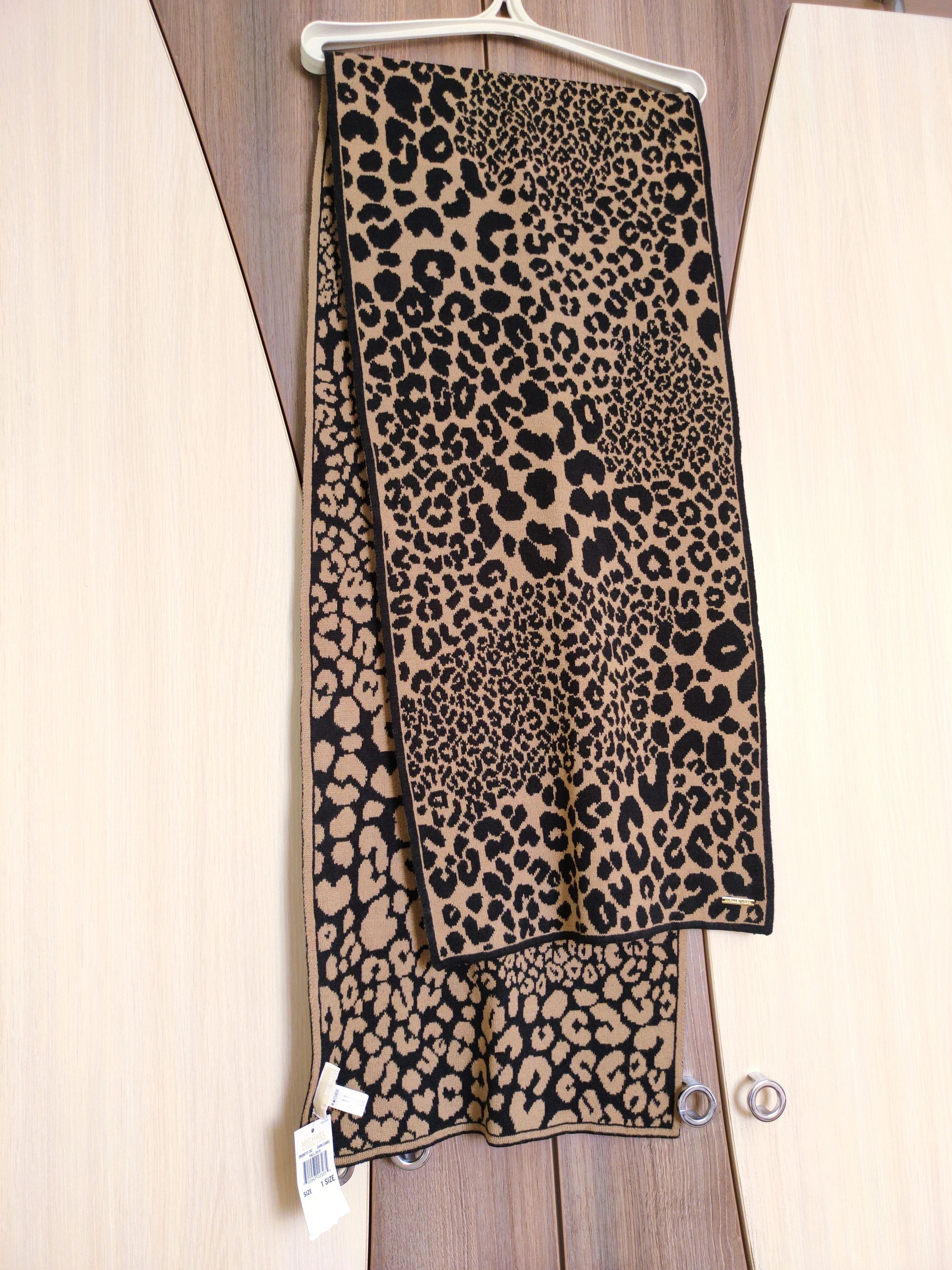 Michael Kors Michael Kors Leopard Scarf MK Leopard Women's Scarf Size ONE SIZE - 8 Thumbnail