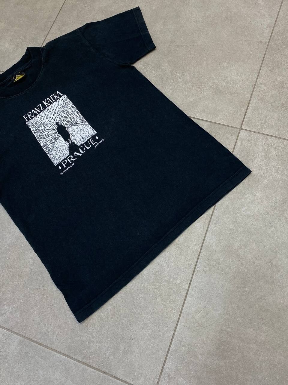 Vintage Vintage Franz Kafka Prague 1991 Art Promo T-Shirt Size US S / EU 44-46 / 1 - 4 Thumbnail