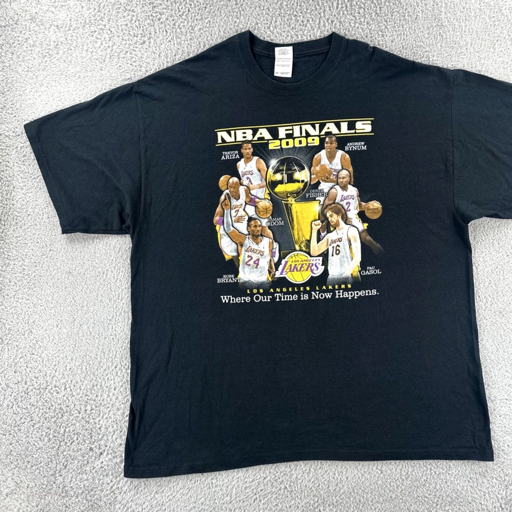 Gildan VINTAGE Gildan Mens 2XL Black T Shirt Lakers Kobe Bryant 2009 NBA Finals Angel Graphic Print Los Angeles LA Lakers Sports Crew Neck Short Sleeve Nike Size US XXL / EU 58 / 5 - 3 Thumbnail