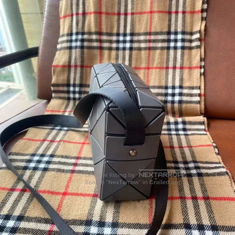 Issey Miyake Issey Miyake Dark Gray Frosted Gray Tote Bag Size ONE SIZE - 4 Thumbnail