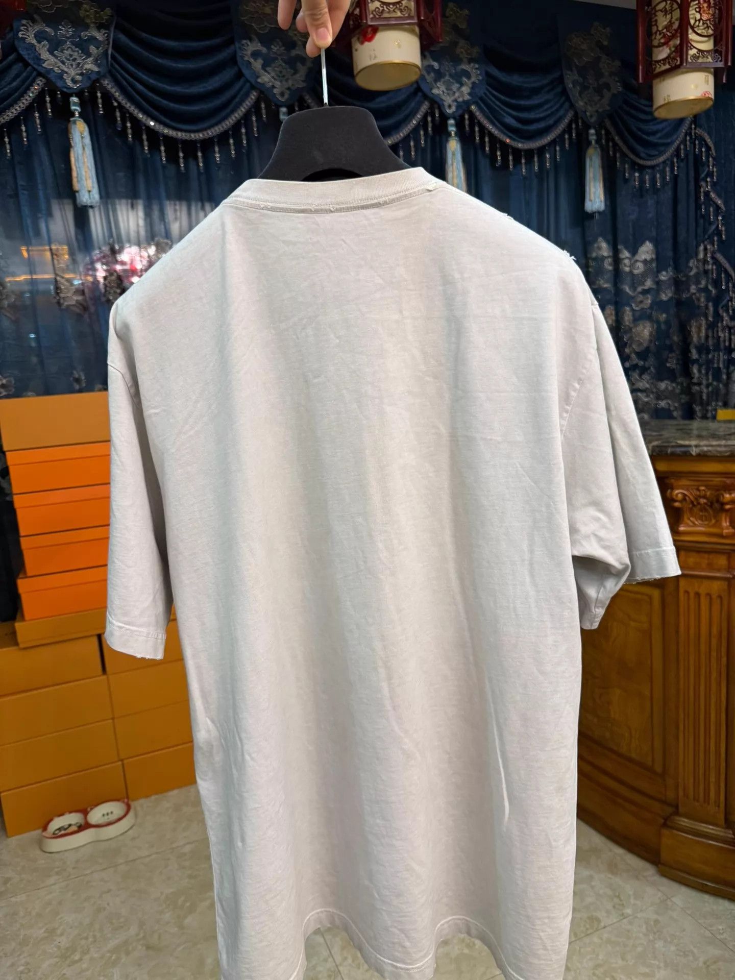 Balenciaga Balenciaga Distressed Big Logo S/S T-Shirt S (L/XL) Worn 2x Size US S / EU 44-46 / 1 - 2 Thumbnail