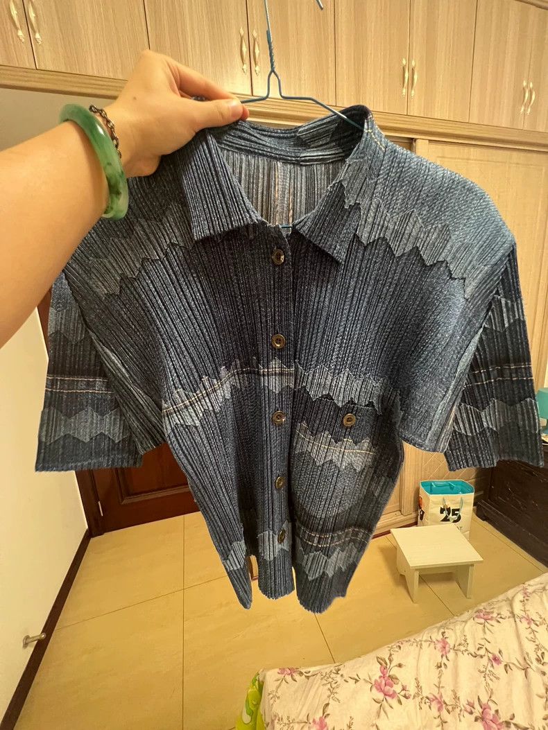 Issey Miyake Issey Miyake size:4 Blue pleated cardigan Size S / US 4 / IT 40 - 2 Thumbnail