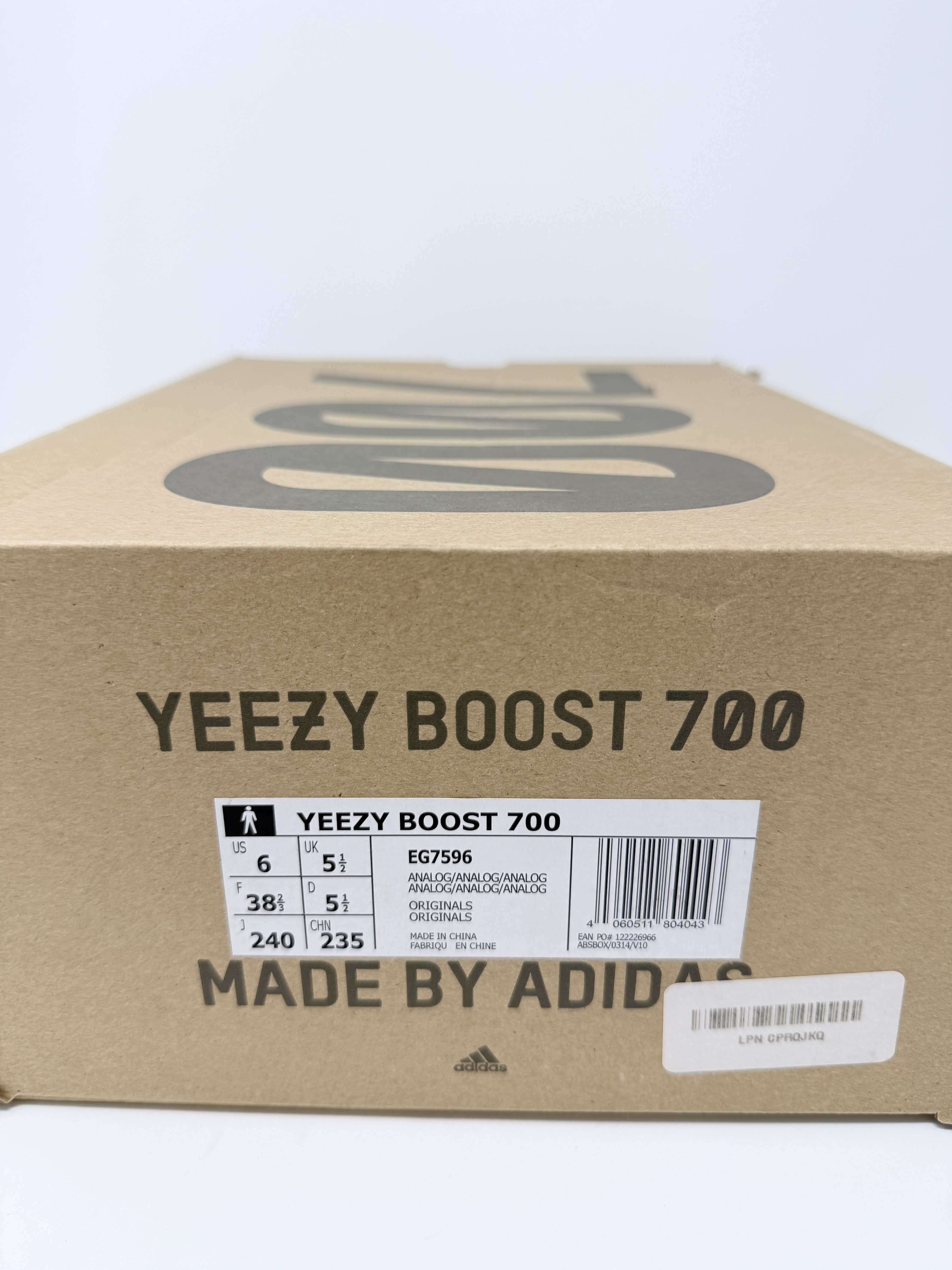 Adidas adidas Yeezy 700 V1 Analog White Cream Size US 6 / EU 39 - 9 Thumbnail