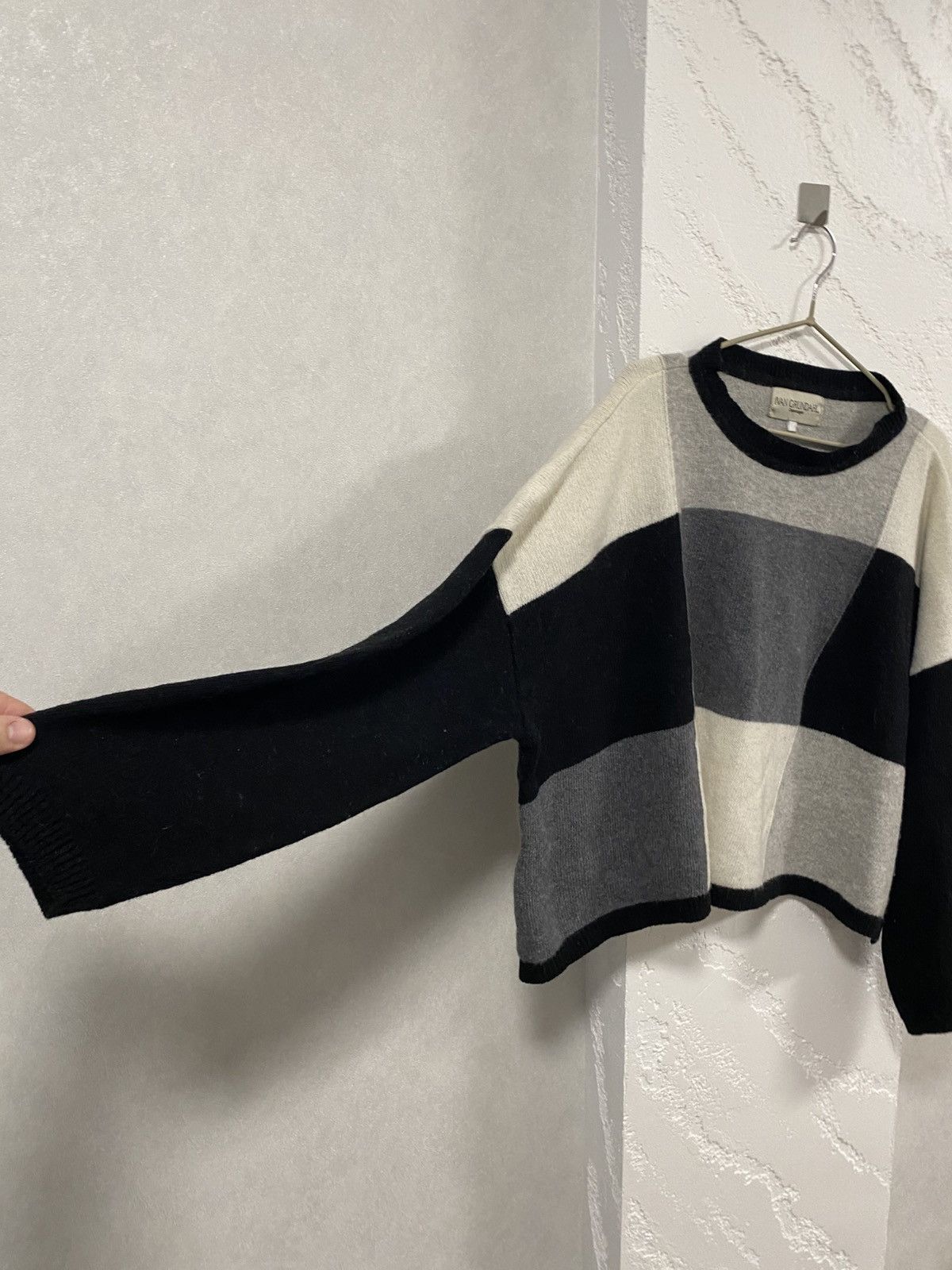 Ivan Grundahl Ivan Grundahl Geometric Panelled Oversized Wool Sweater Size L / US 10 / IT 46 - 3 Thumbnail