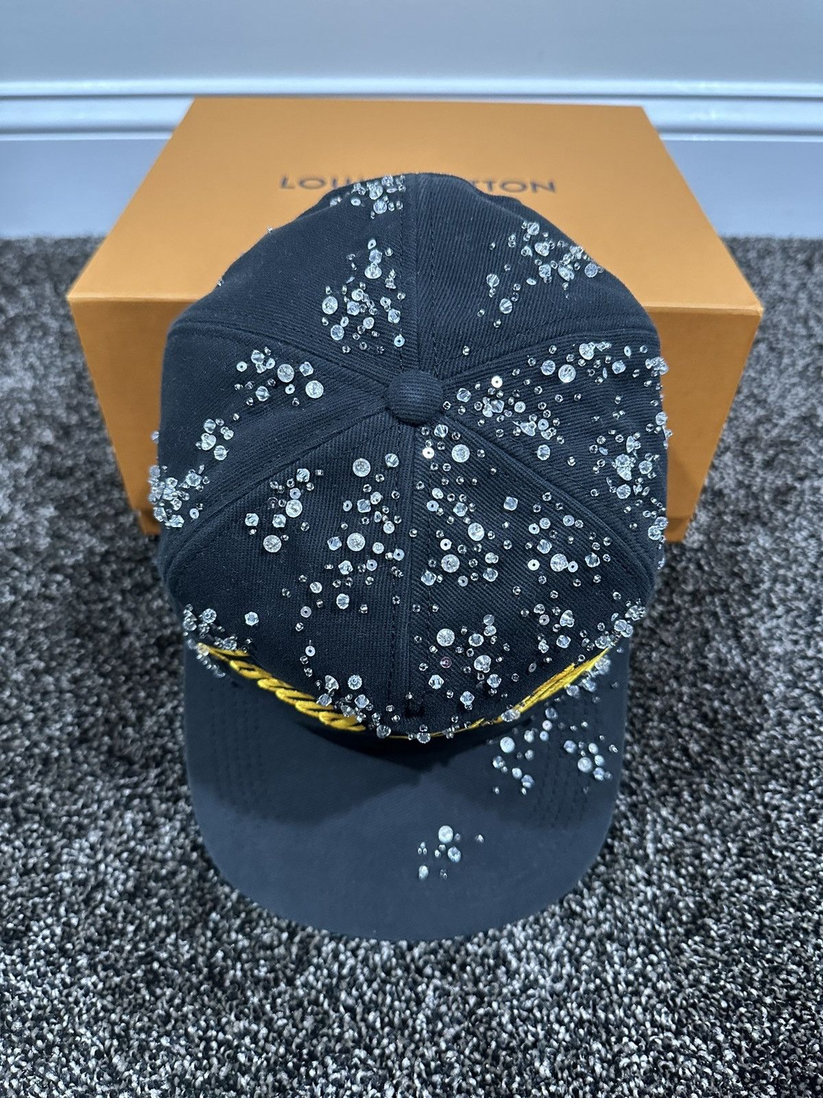 Louis Vuitton Louis Vuitton x Virgil Crystal Black / Yellow Script Hat Size ONE SIZE - 5 Thumbnail