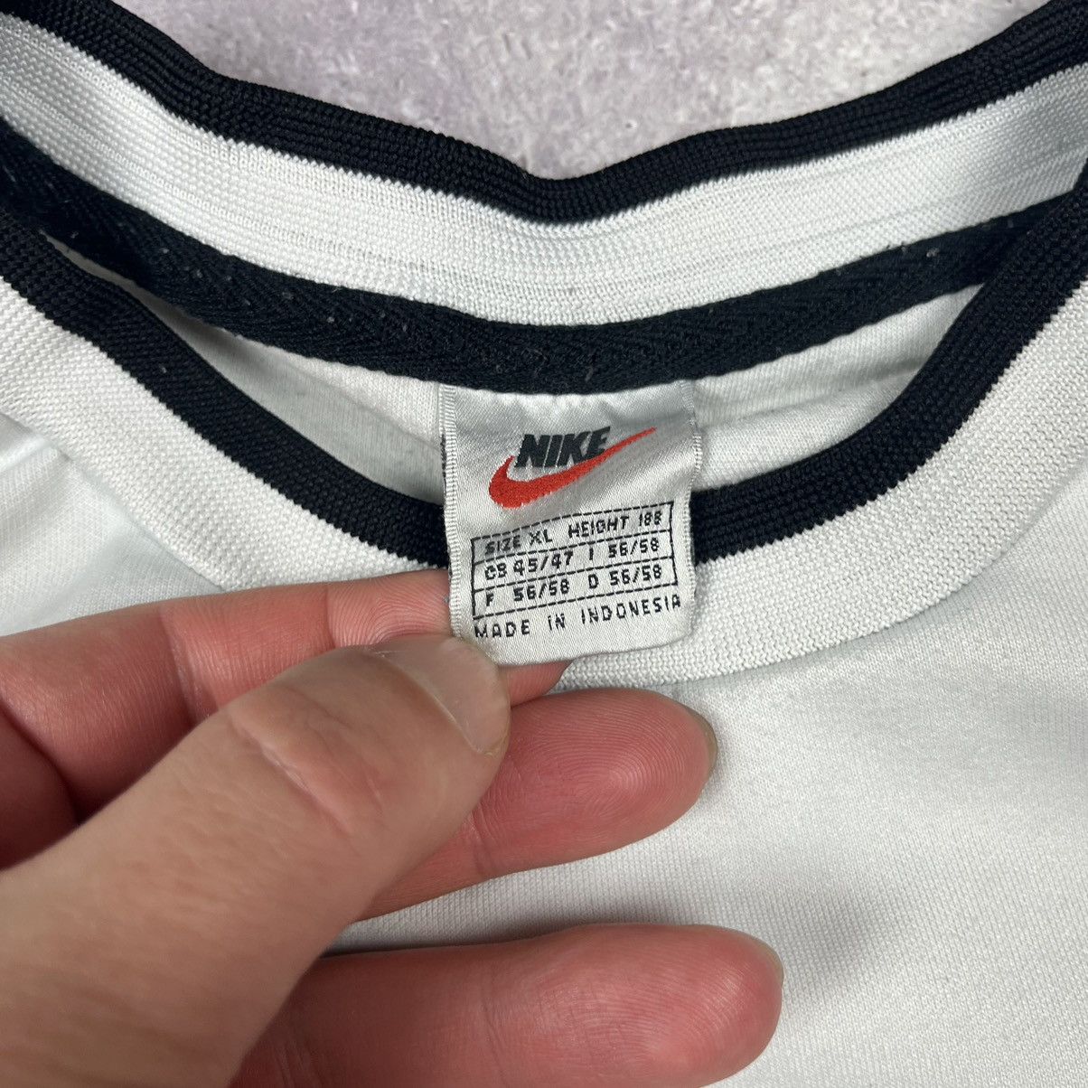 Nike Nike Vintage Embroidered Big Logo White Crewneck Sweatshirt Size US XL / EU 56 / 4 - 10 Thumbnail