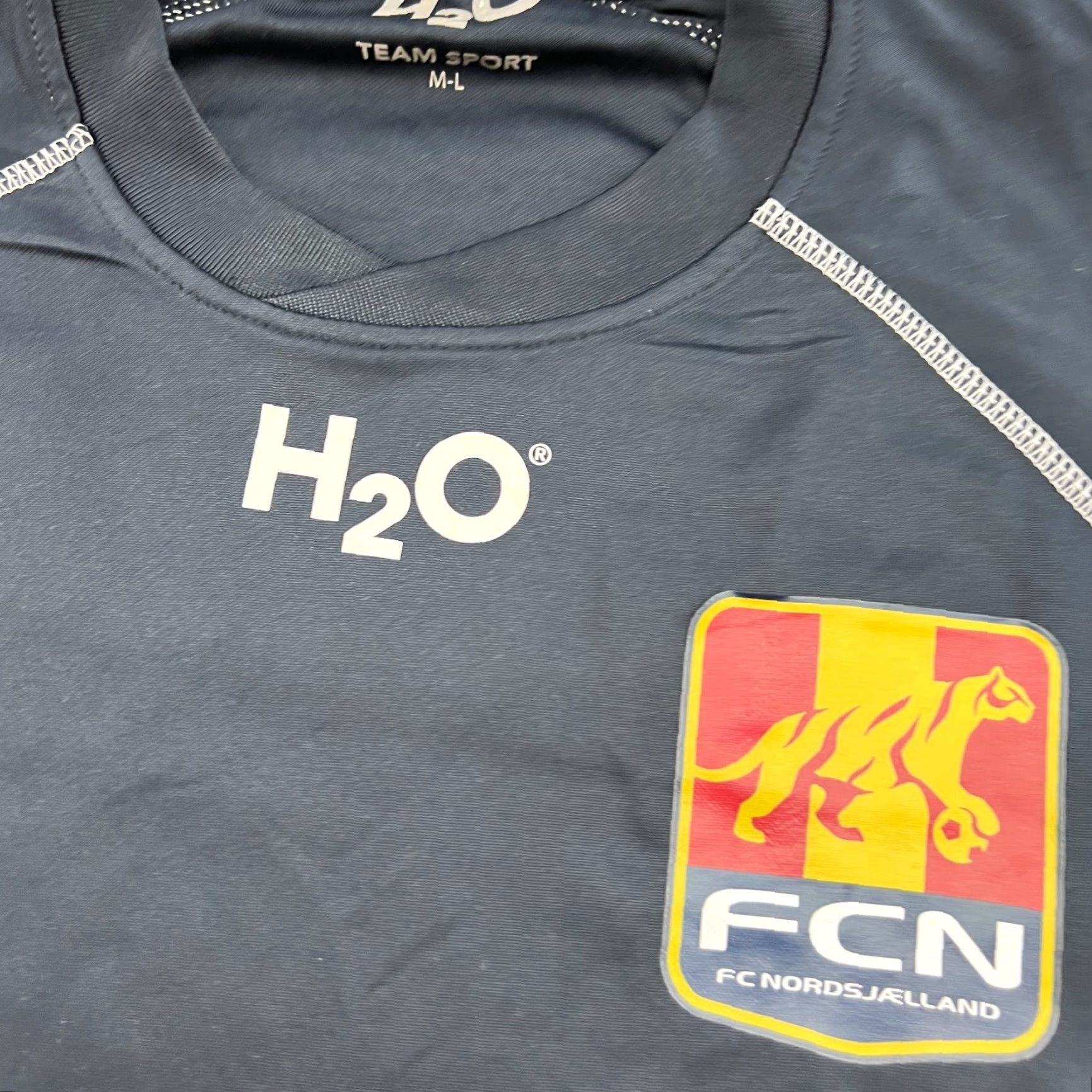 Vintage H2O FC Nordsjaelland Villadsen Goalkeeper Mens Football Jersey Sz L Black Long Sleeve Moisture Wicking Quick Dry Athletic Jersey Mens Football Girl#s? Size US L / EU 52-54 / 3 - 5 Thumbnail