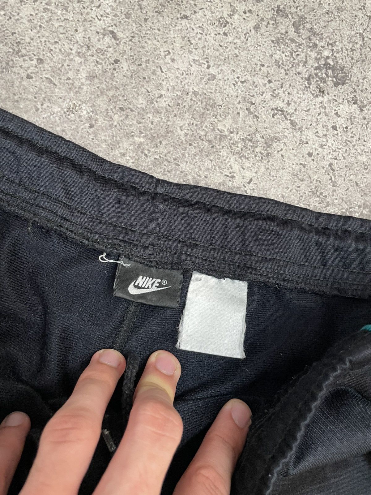 Nike Vintage Nike Tracksuit Suit Jacket And Pants 90s Big Swoosh Size US L / EU 52-54 / 3 - 16 Thumbnail
