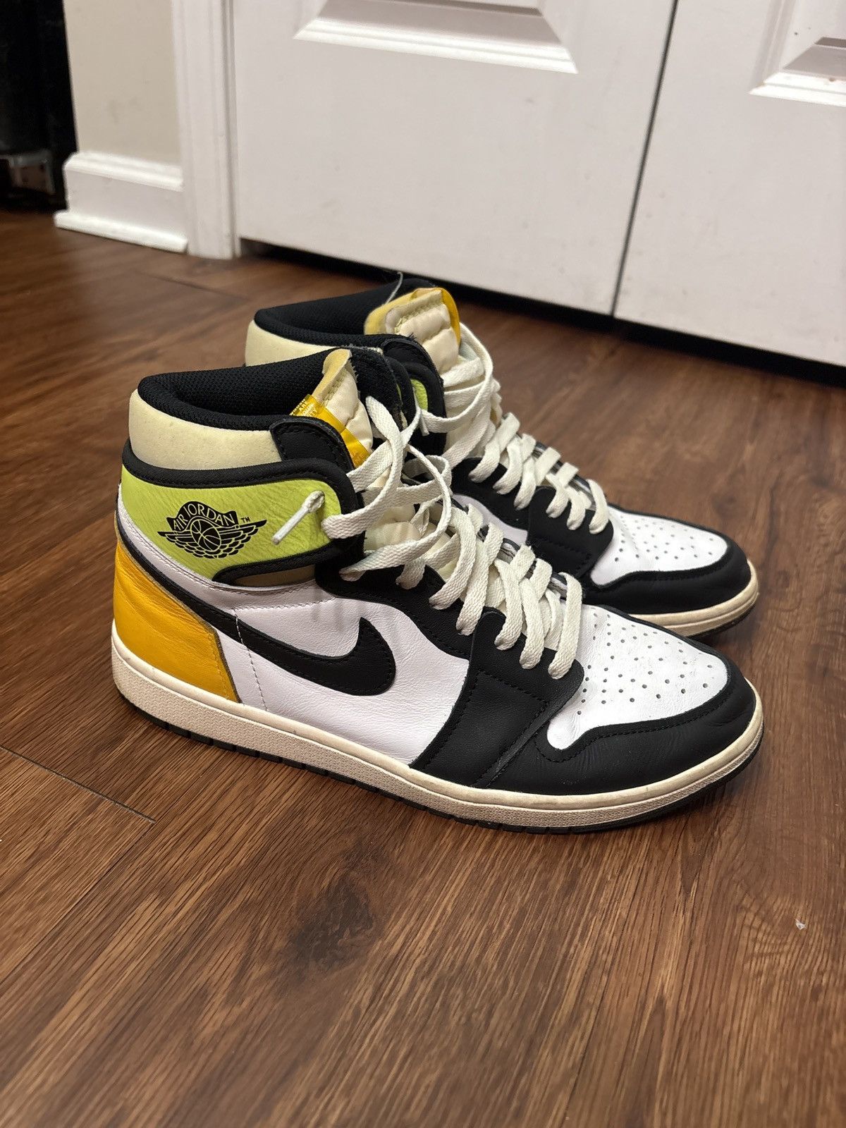 Jordan Brand Jordan 1 VOLT Size US 10 / EU 43 - 6 Thumbnail