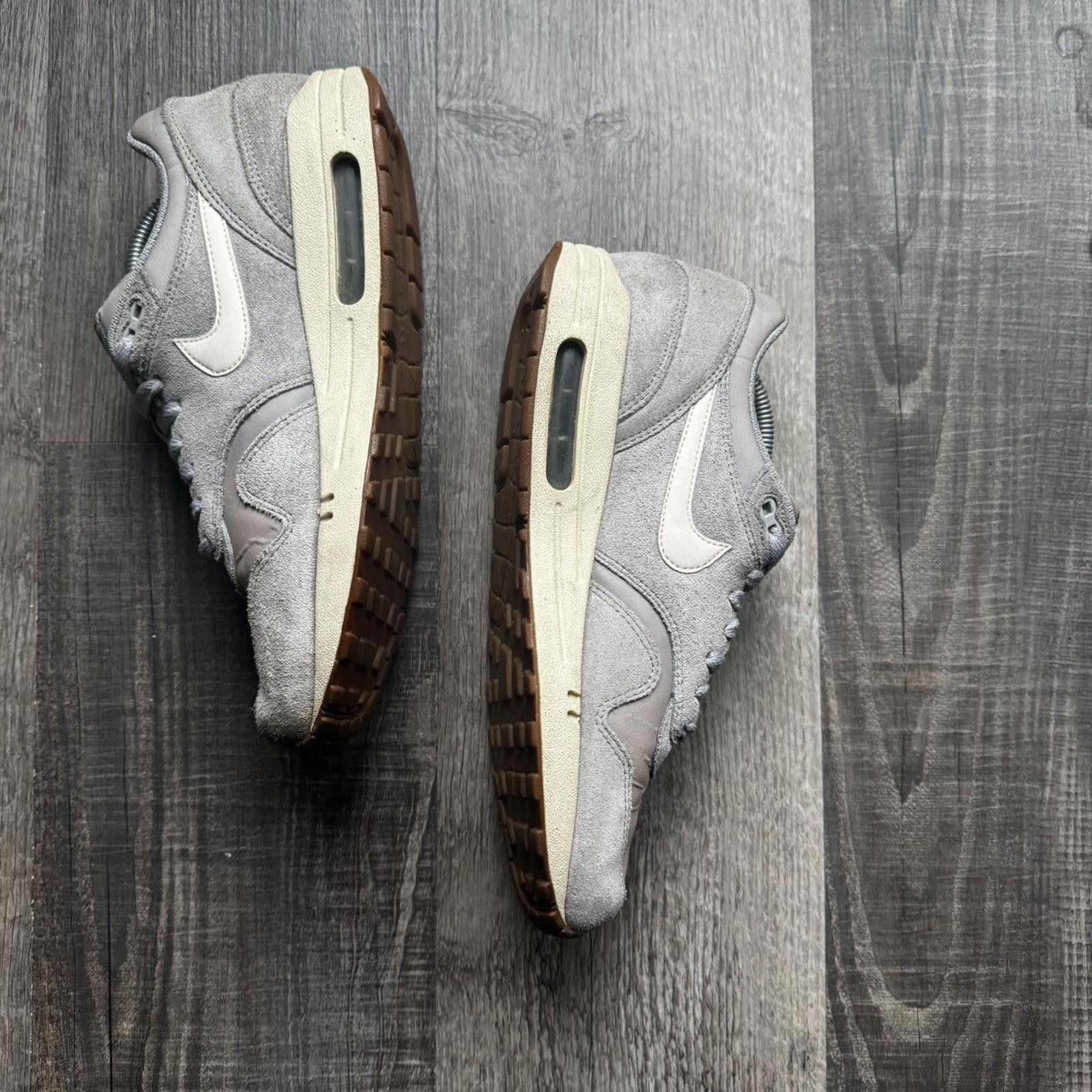 Nike NIKE • Air Max 1 "2014 Matte Silver" (9M) Size US 9 / EU 42 - 10 Thumbnail