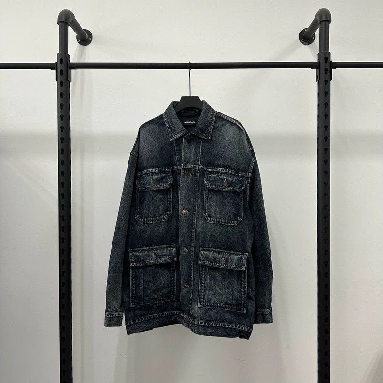 Balenciaga Balenciaga FW20 24/7 NEWS NEWS embroidered logo denim jacke Size US S / EU 44-46 / 1 - 1 Thumbnail