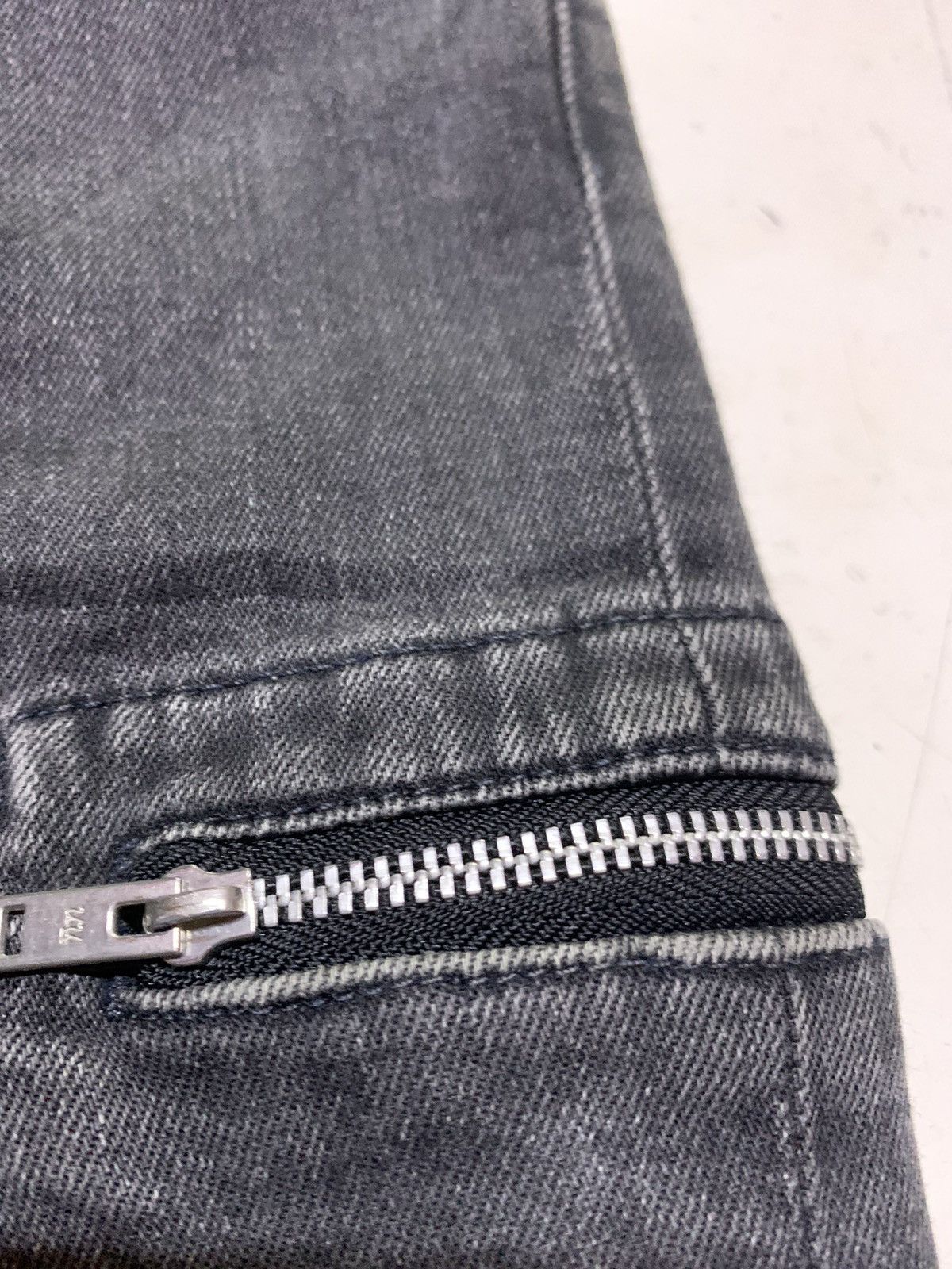 Undercover × Uniqlo UU UNDERCOVER UNIQLO SKINNY JEANS (BINDING OFFER) Size US 32 / EU 48 - 15 Thumbnail