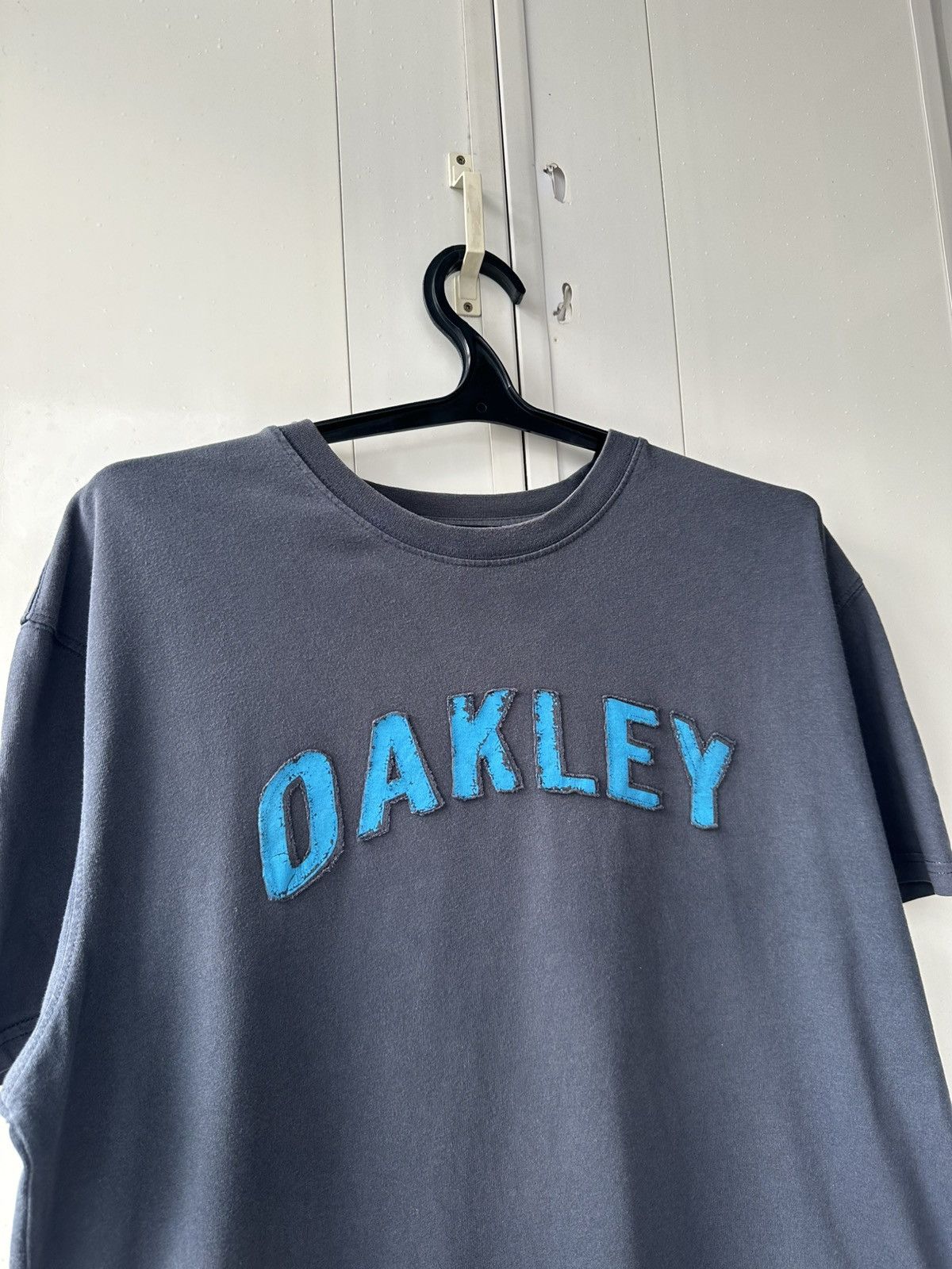 Oakley Vintage Oakley T-shirt Big Blue Logo Size US XL / EU 56 / 4 - 6 Thumbnail