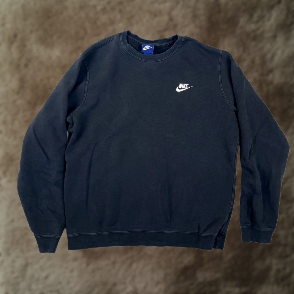 Nike VINTAGE Nike Sweatshirt Crewneck Men L Black Embroidered Swoosh 90s Sun Faded Sportswear PullOver Size US L / EU 52-54 / 3 - 1 Thumbnail