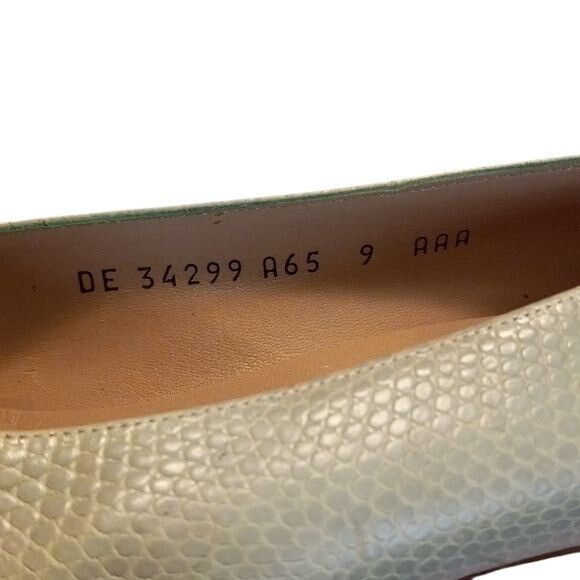 Salvatore Ferragamo Salvatore Ferragamo Size 9 AAA Green Leather Pumps 2.75 Inch Size US 9 / IT 39 - 8 Thumbnail