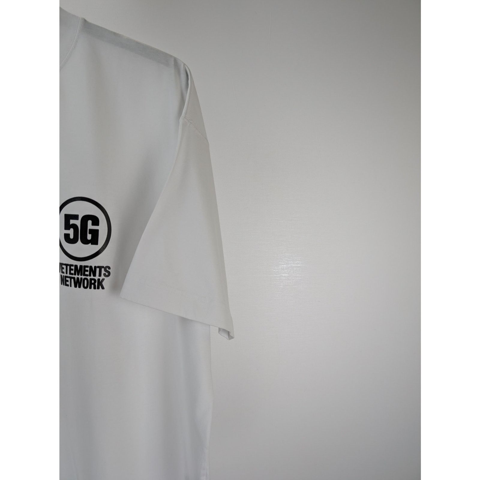 Vetements o1rshd1 5G Network SS T-Shirt in White Size US M / EU 48-50 / 2 - 4 Thumbnail