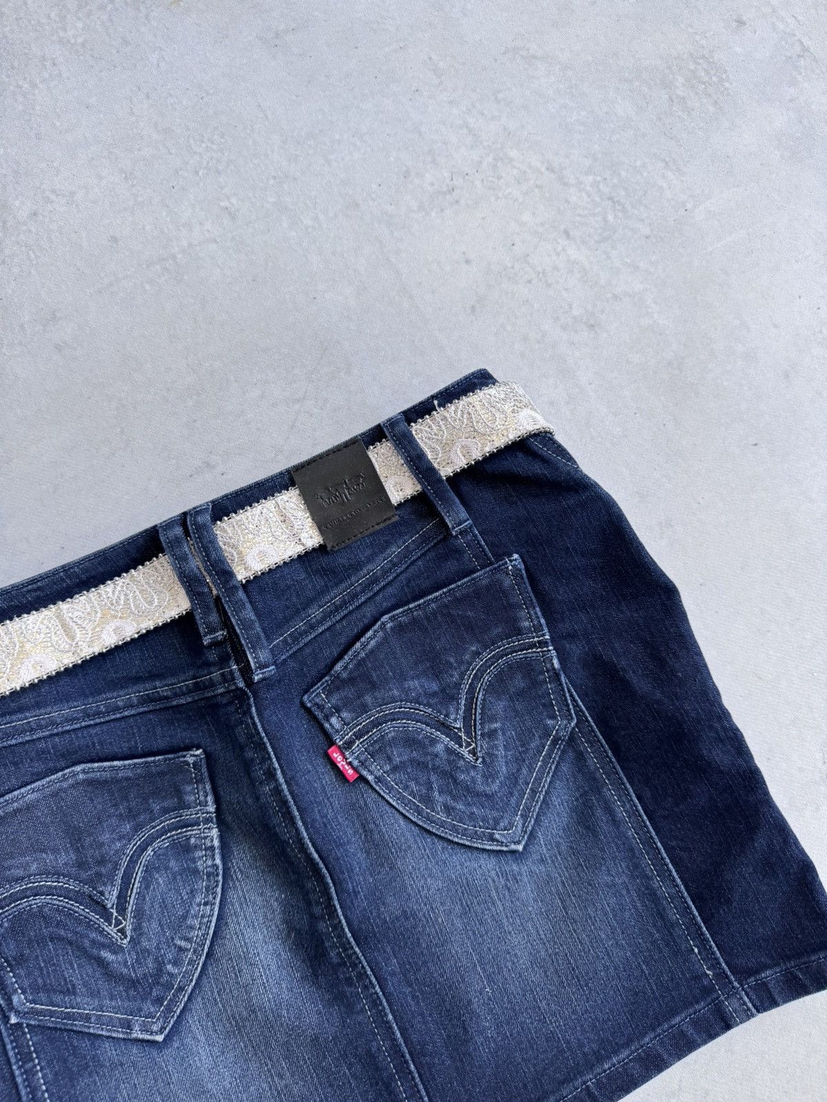 Levi's Levi’s Cropped Mini Y2K Denim Skirt + Japan Style Belt Size 27" / US 4 / IT 40 - 2 Thumbnail