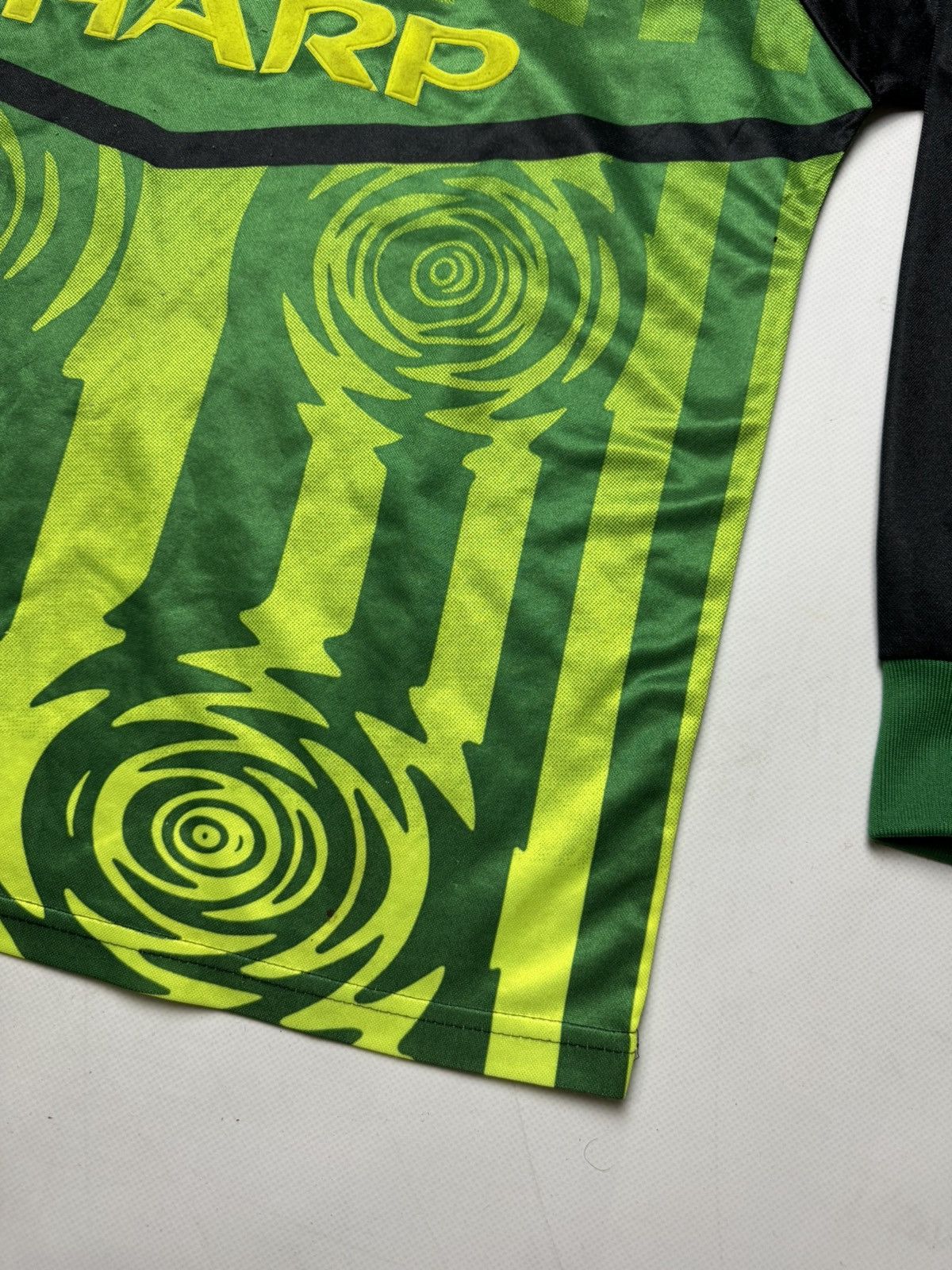 Umbro × Vintage Rare vintage Umbro Manchester United GK soccer jersey Size US S / EU 44-46 / 1 - 2 Thumbnail