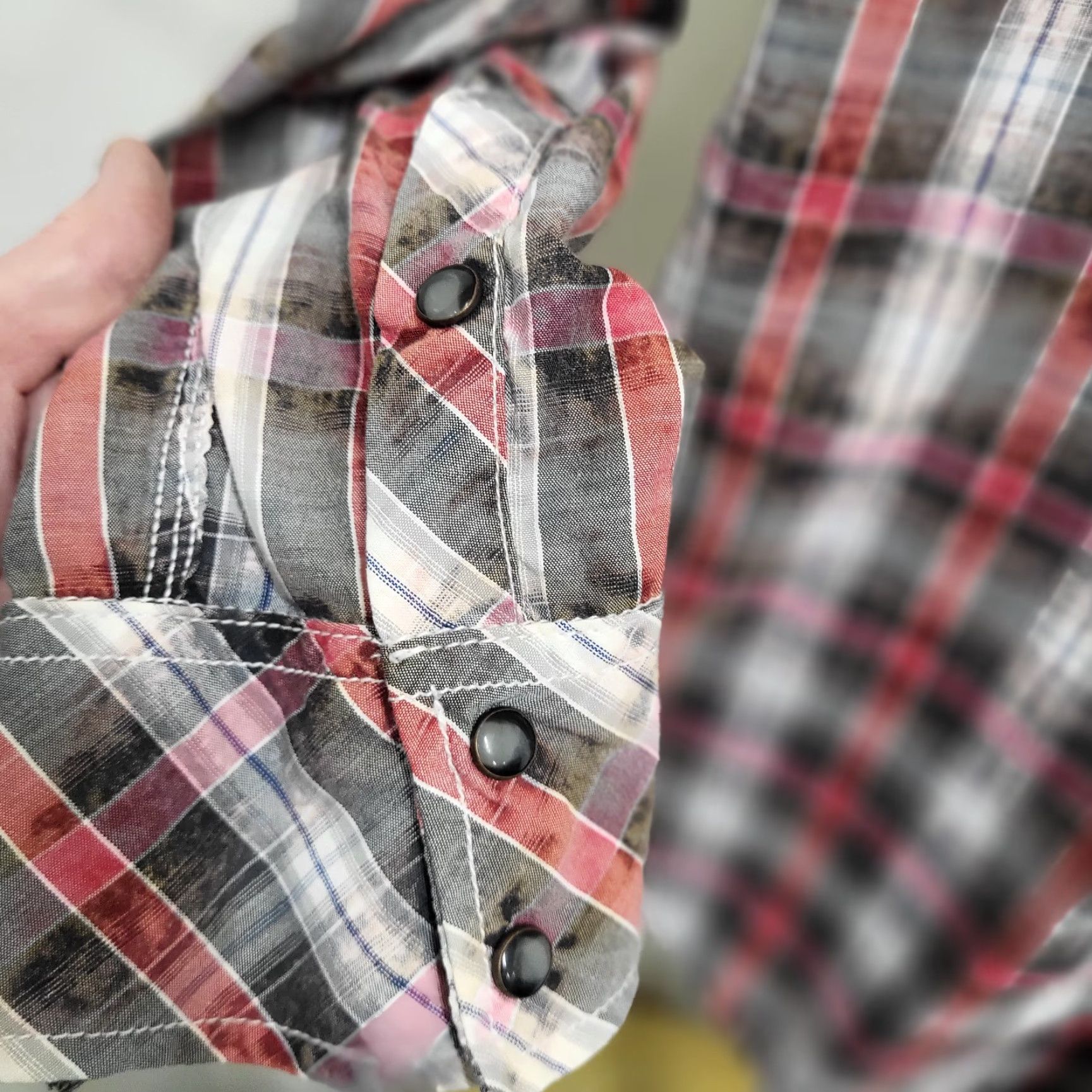 BKE BKE Vintage Shirt Mens XL Slim Fit Red Black Plaid Pearl Snap Buckle Western Shirt Mens XL Red Black Plaid Pearl Snap Buckle Western Size US XL / EU 56 / 4 - 6 Thumbnail