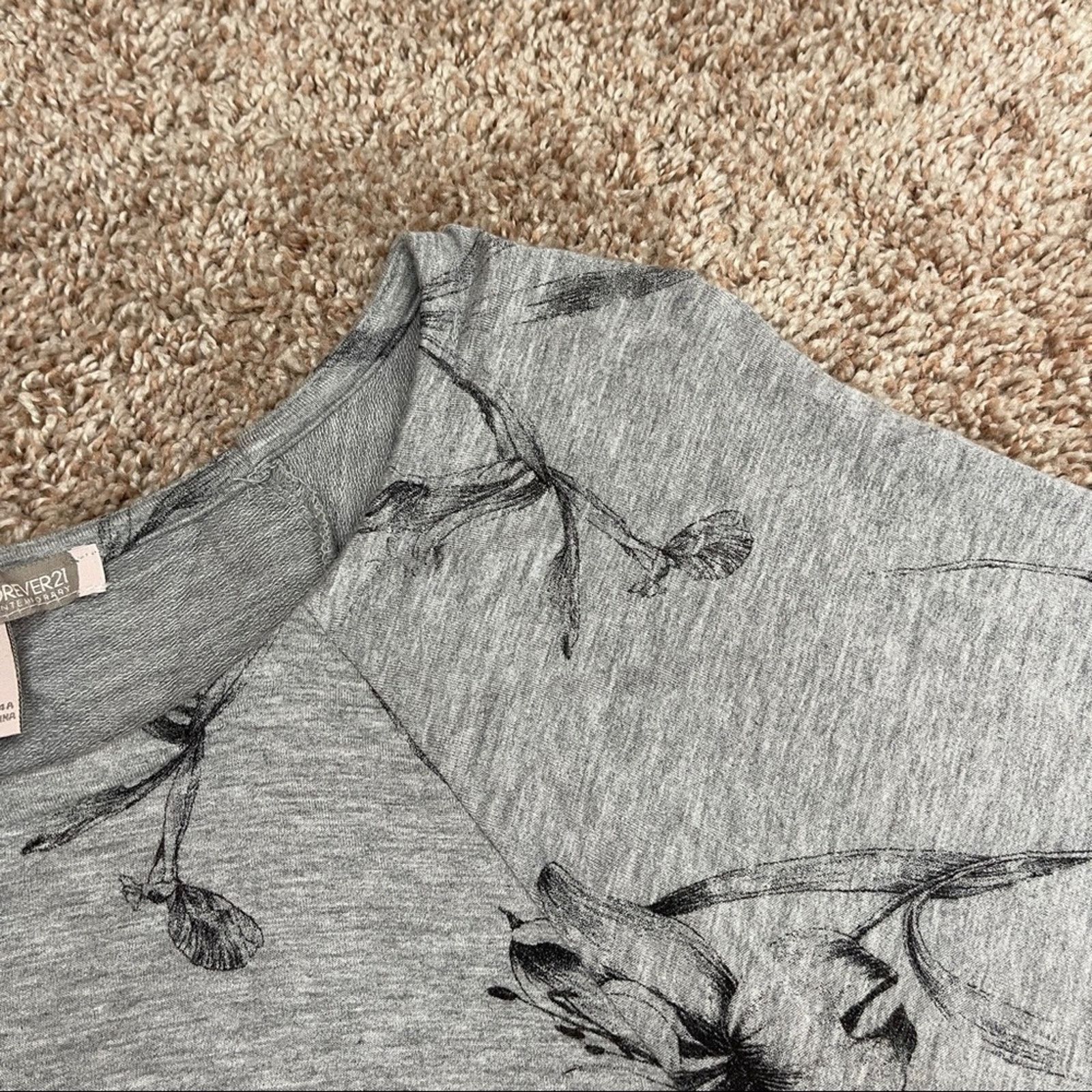 Forever 21 Forever 21 Heather Grey Floral Slouch Dolman Sleeve Shirt XS Size XS / US 0-2 / IT 36-38 - 15 Thumbnail