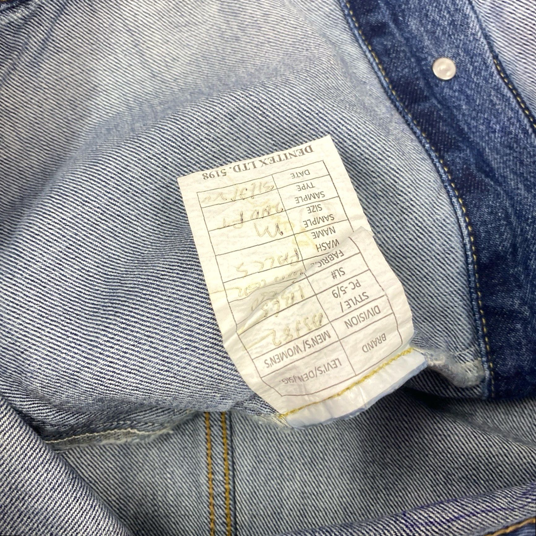 Levi's VINTAGE Levi's Trucker Jacket Denim Sample Stock Blue M Men Medium Jeans Jacket Collared Lined Size US M / EU 48-50 / 2 - 6 Thumbnail