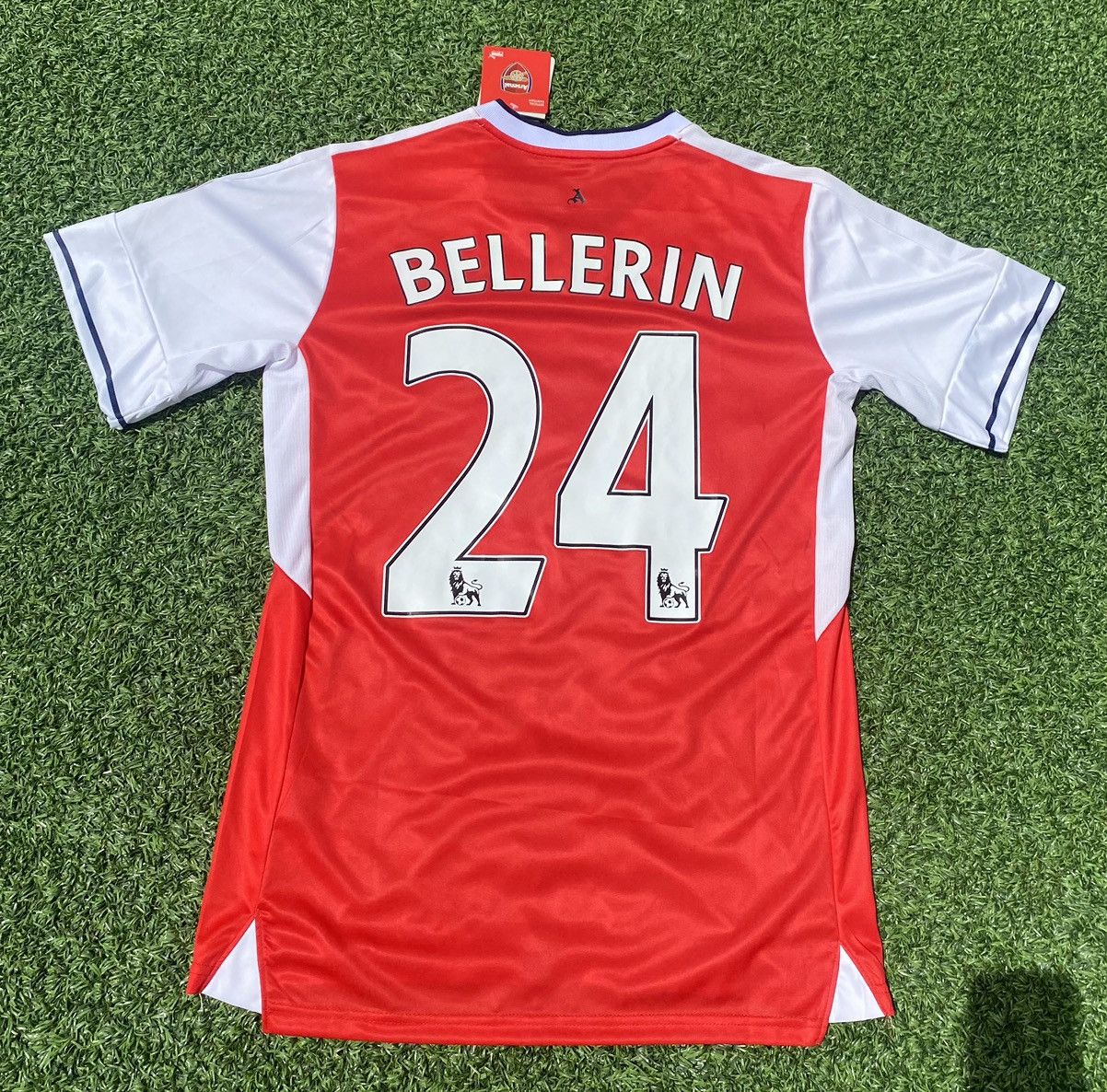 Arsenal 16/17 Home soccer Jersey Hector Bellerin rare - Main Image