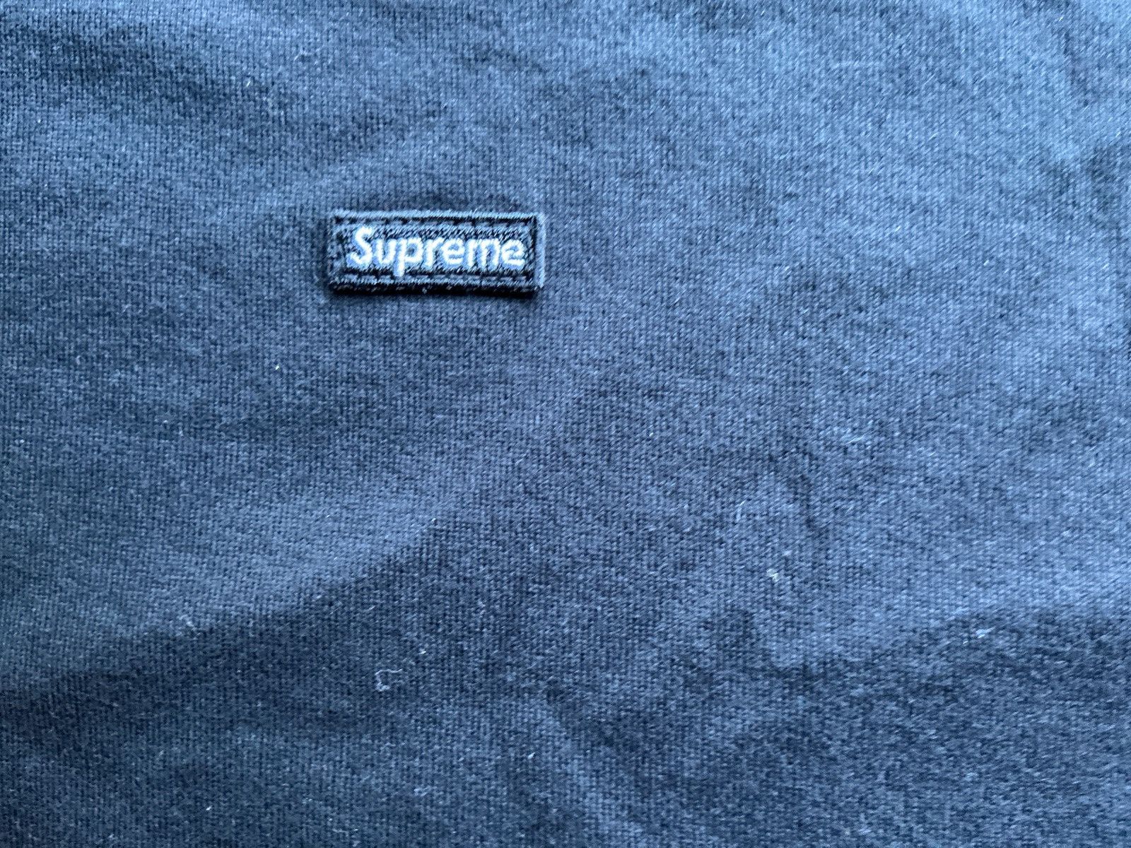 Supreme Supreme Small Box logo Size US L / EU 52-54 / 3 - 3 Thumbnail