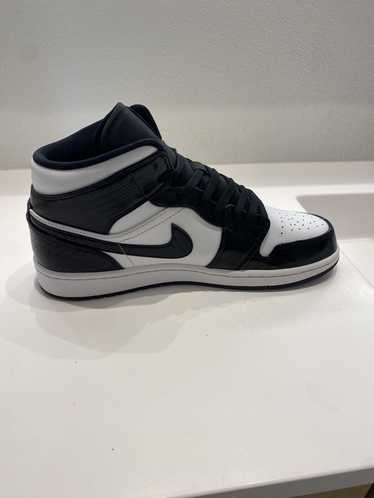 Jordan Brand × Nike Nike Jordan 1 Mid, Carbon Fiber Size US 11 / EU 44 - 6 Thumbnail