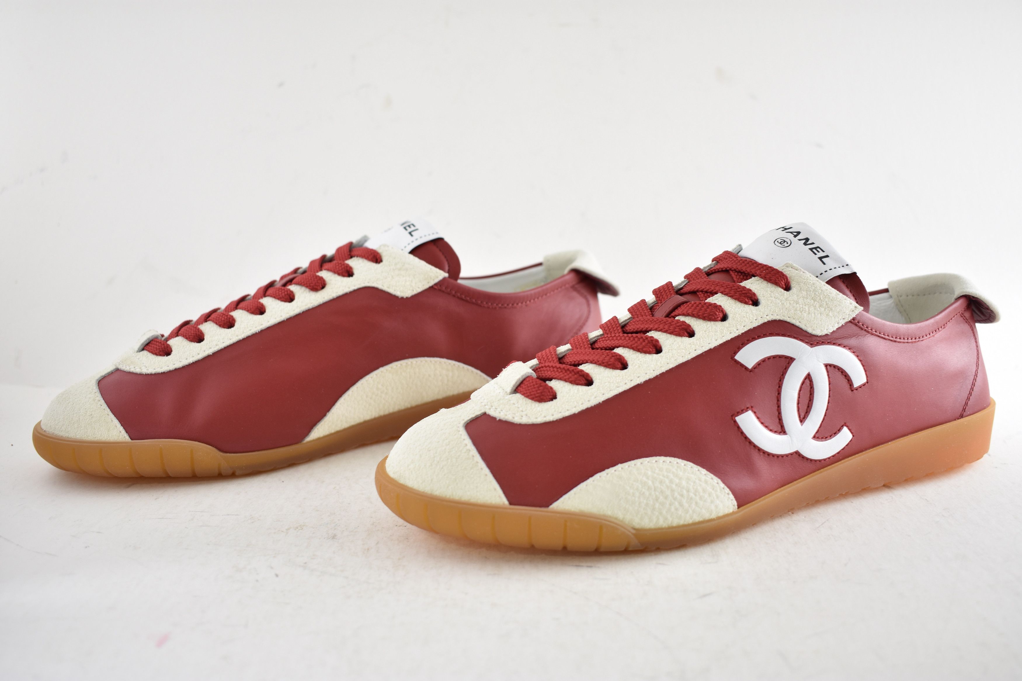Chanel 26P White Leather Suede CC Logo Runner Trainer Sneaker 39.5 Size US 9.5 / IT 39.5 - 12 Thumbnail